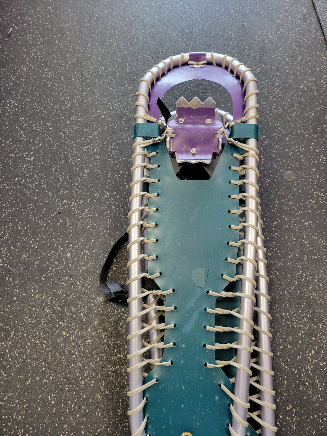 Used Tubbs 31" Snowshoes SidelineSwap