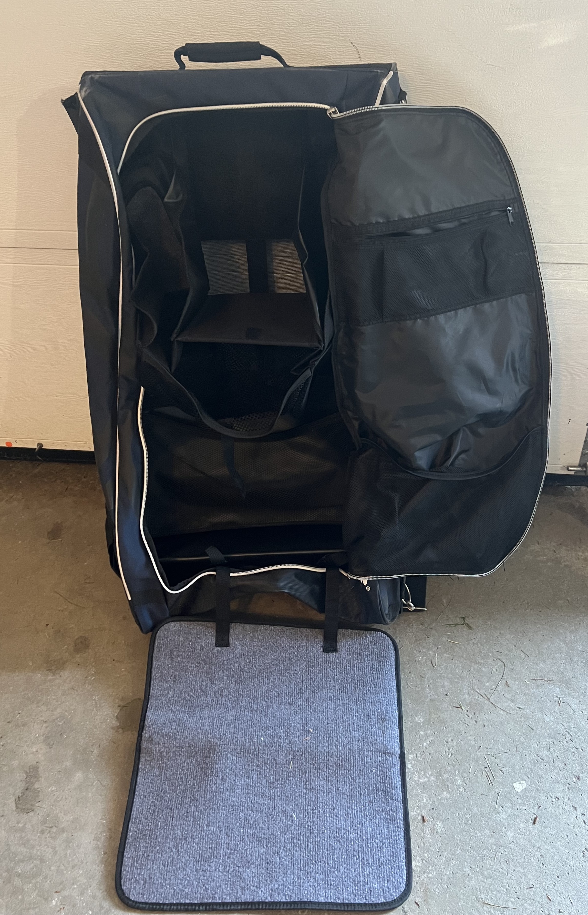 Used GRIT wheeled hockey bag Navy Blue SidelineSwap