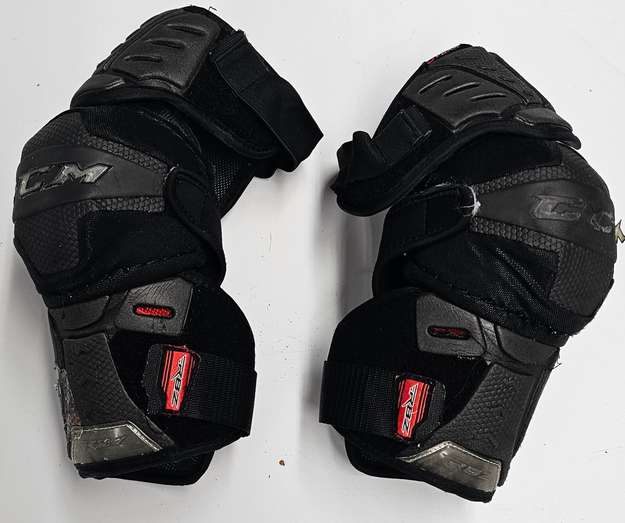 CCM RBZ PRO SR ELBOW PADS PRO STOCK USED LARGE (2)(11028) SidelineSwap