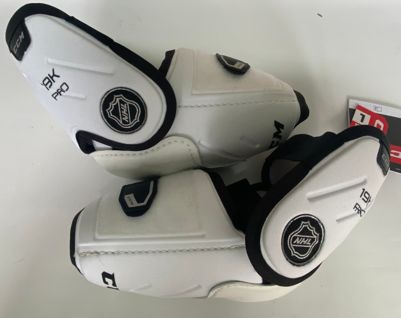 CCM 19K PRO STOCK SR ELBOW PADS SIZE LARGE NHL BRAND NEW(11063