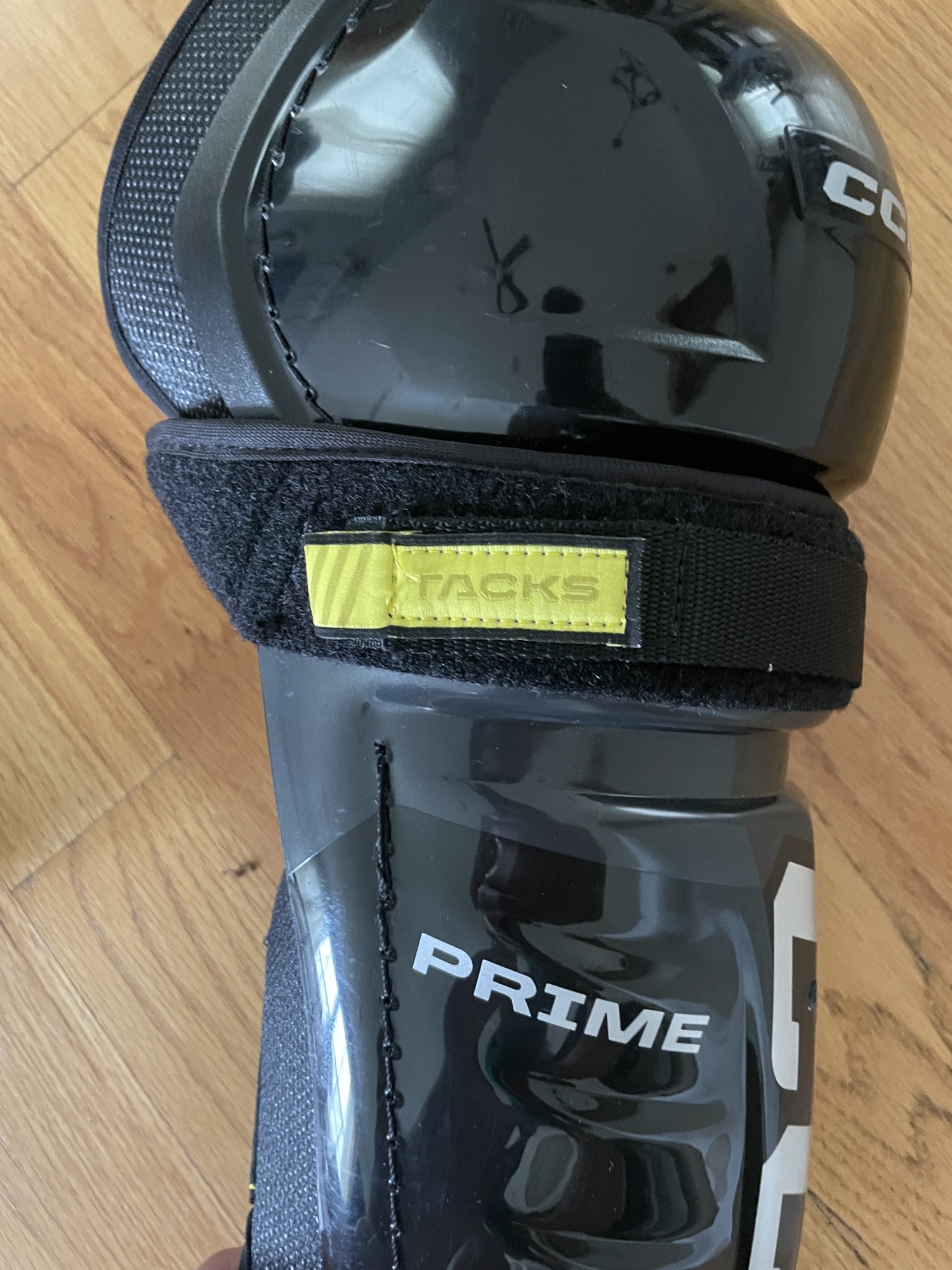 CCM Shin Pads Senior 15” Prime tacks SidelineSwap