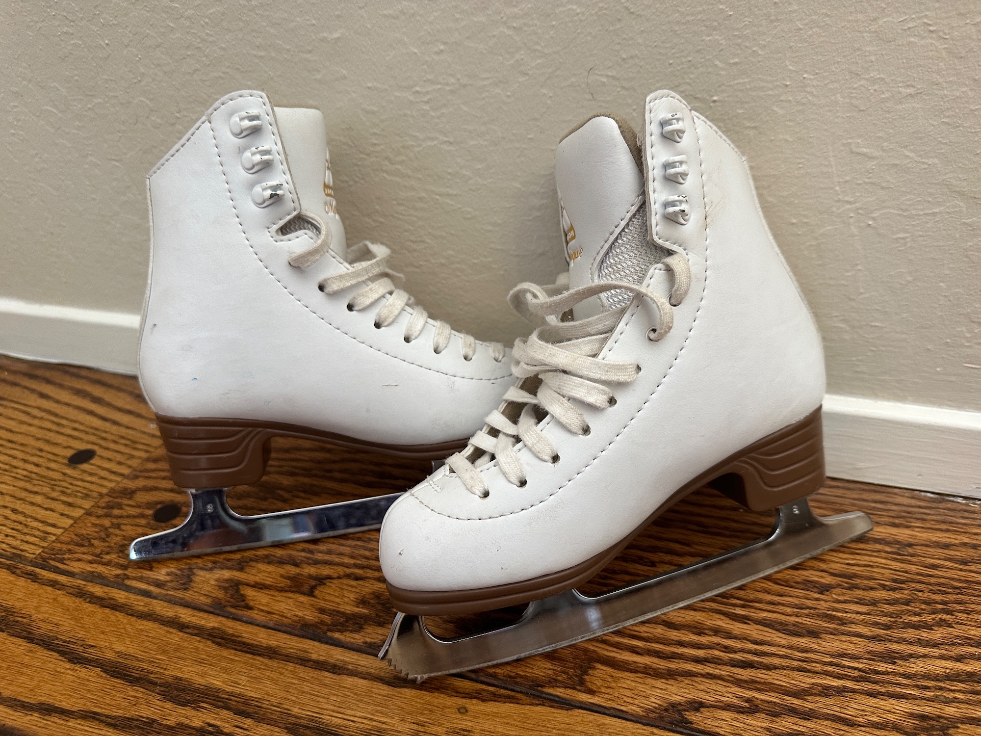 Used Jackson Size 1 Mystique Figure Skates SidelineSwap