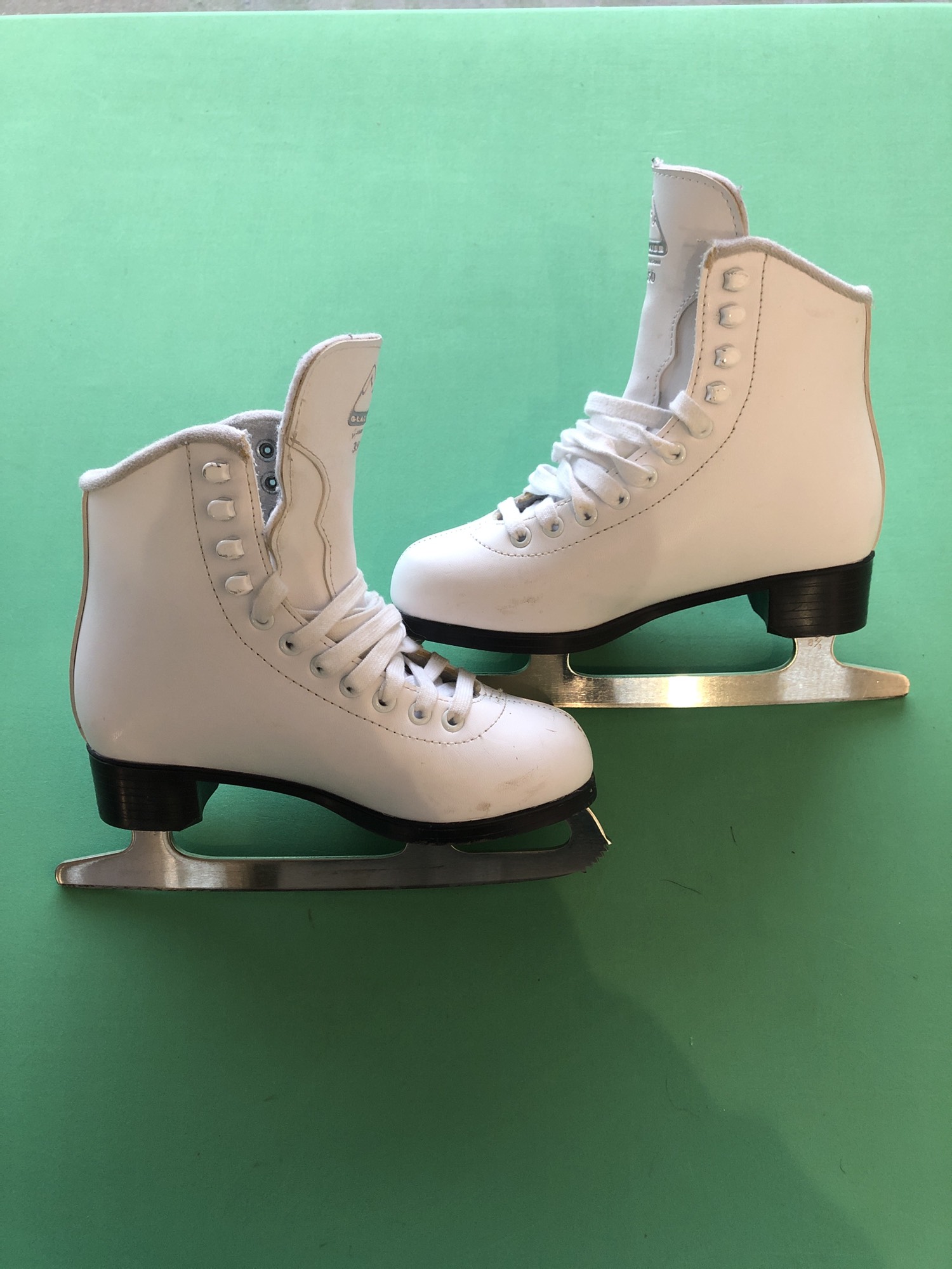 Used Jackson Glacier 350 Figure Skates Size 3.0 SidelineSwap