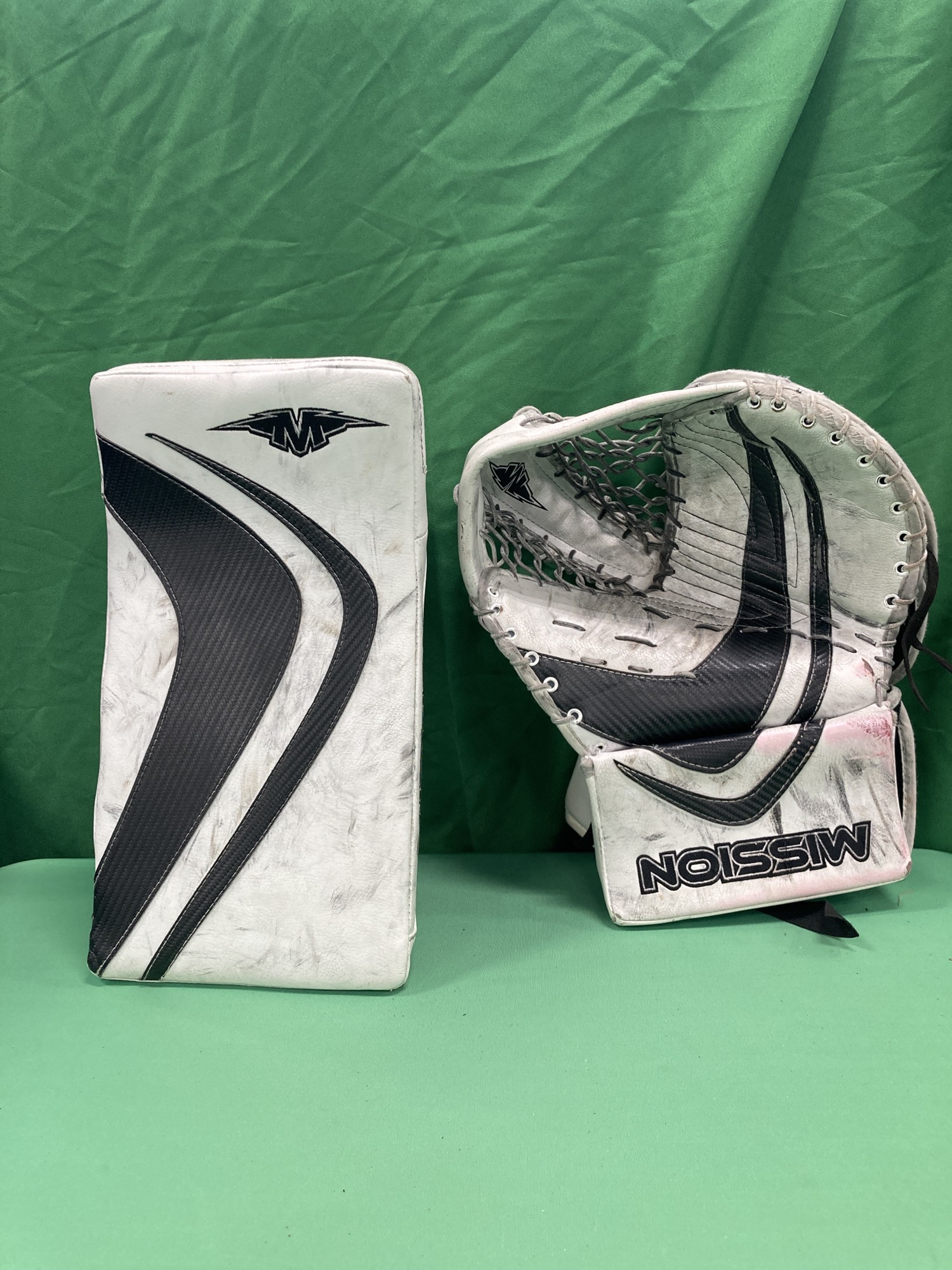 Used Mission Commander Regular Goalie Glove & Blocker combo SidelineSwap