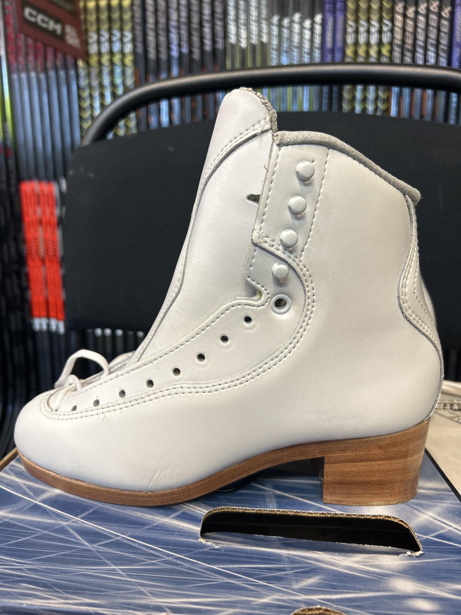【SummerSale】 【デッドストック】KING JOE GA-94 超合金 New Old Stock Jackson Size 4.5 Figure Skates DJ 3500