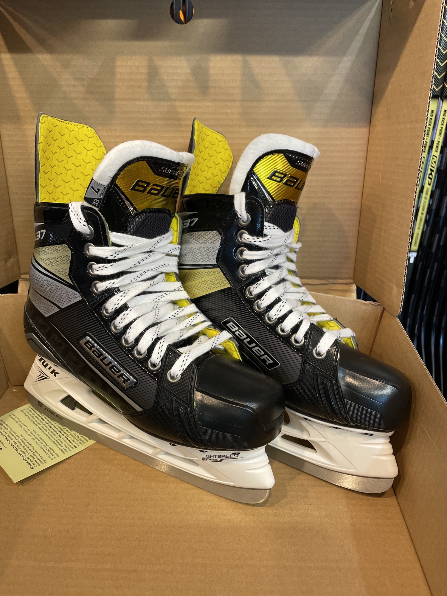 New Bauer Extra Wide Width Size 7 Supreme S37 Hockey Skates SidelineSwap