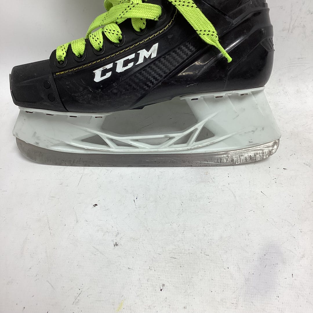 Used Ccm Super Tacks 9350 Junior 05 Ice Hockey Skates SidelineSwap