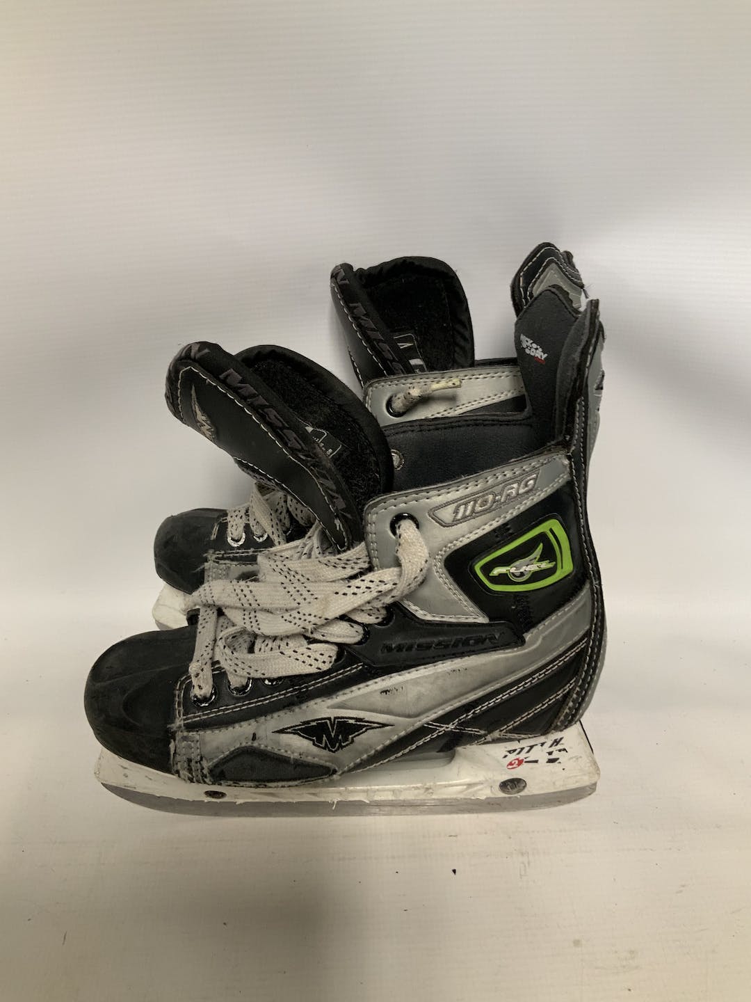 Used Mission Fuel 110ag Intermediate 5.0 Ice Hockey Skates SidelineSwap