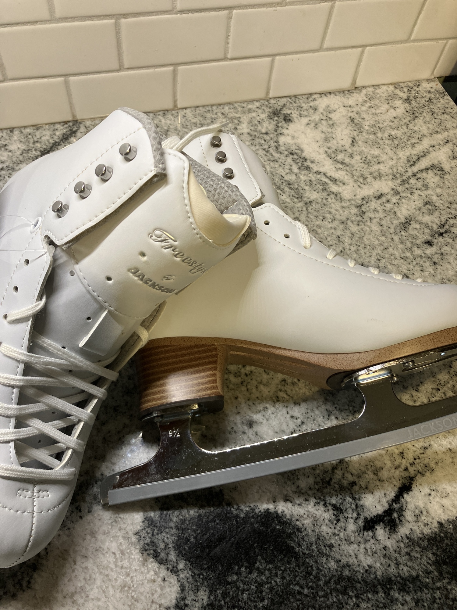 New Jackson Ultima Size 7.5 Figure Skates SidelineSwap