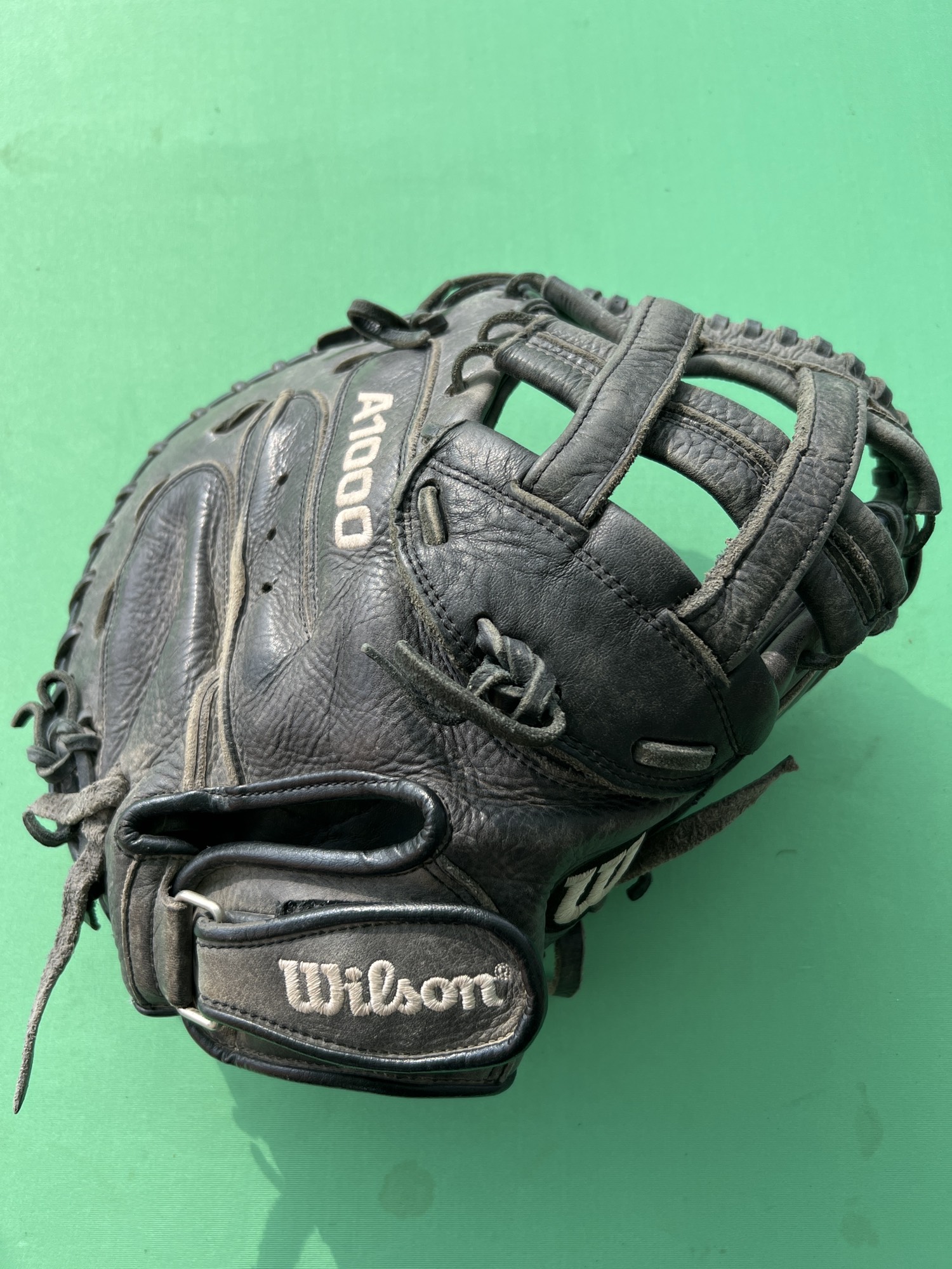 Used Wilson A1000 Right Hand Throw Catcher Softball Glove 33