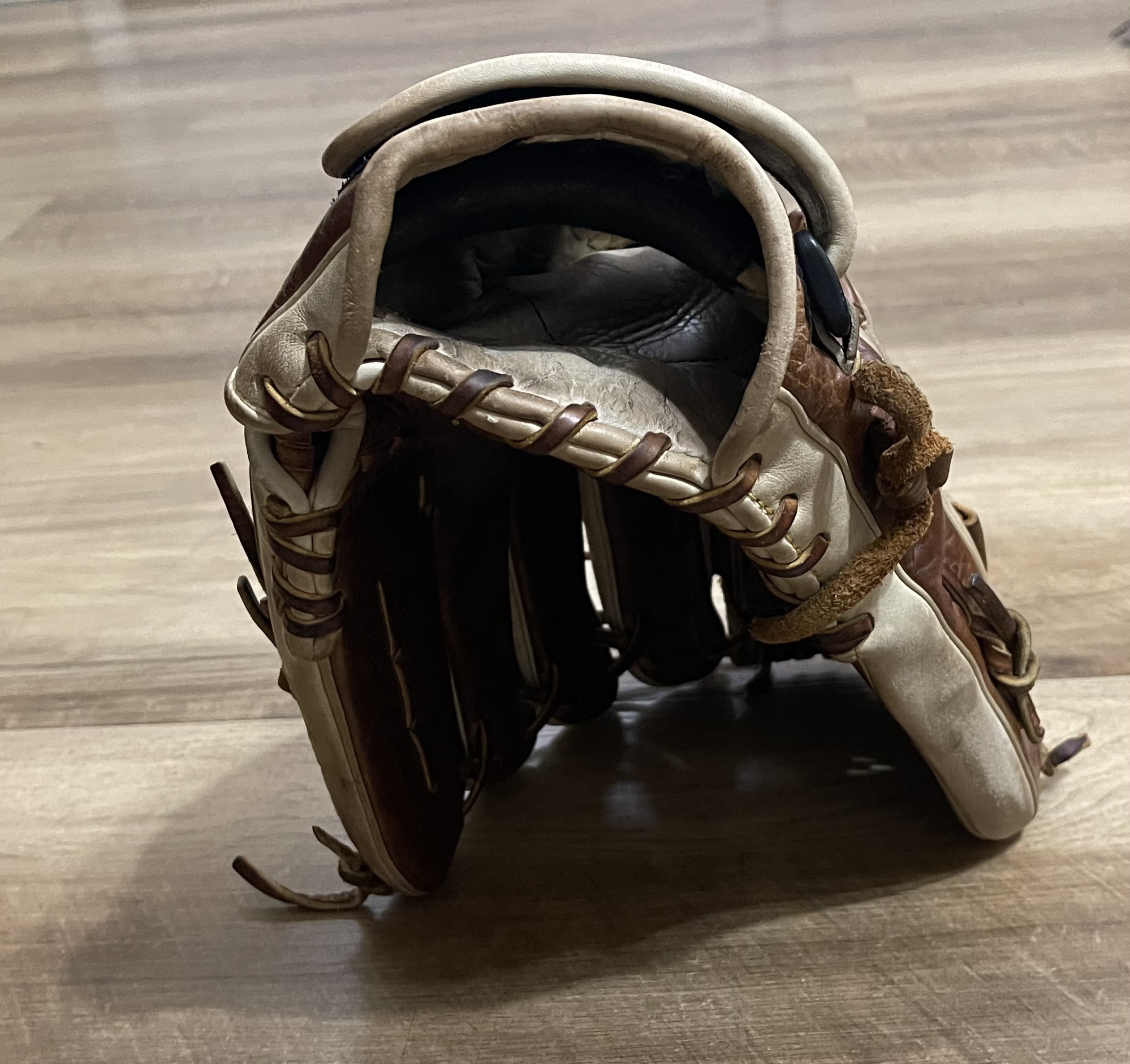 Mizuno Classic Fastpitch Softball Glove | SidelineSwap | Buy and
