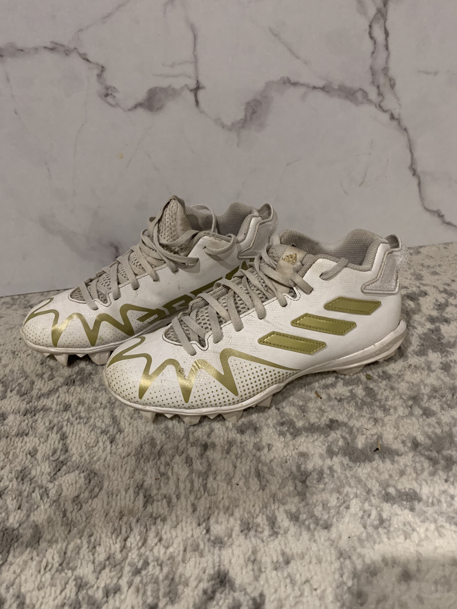 freak mid molded wide cleats