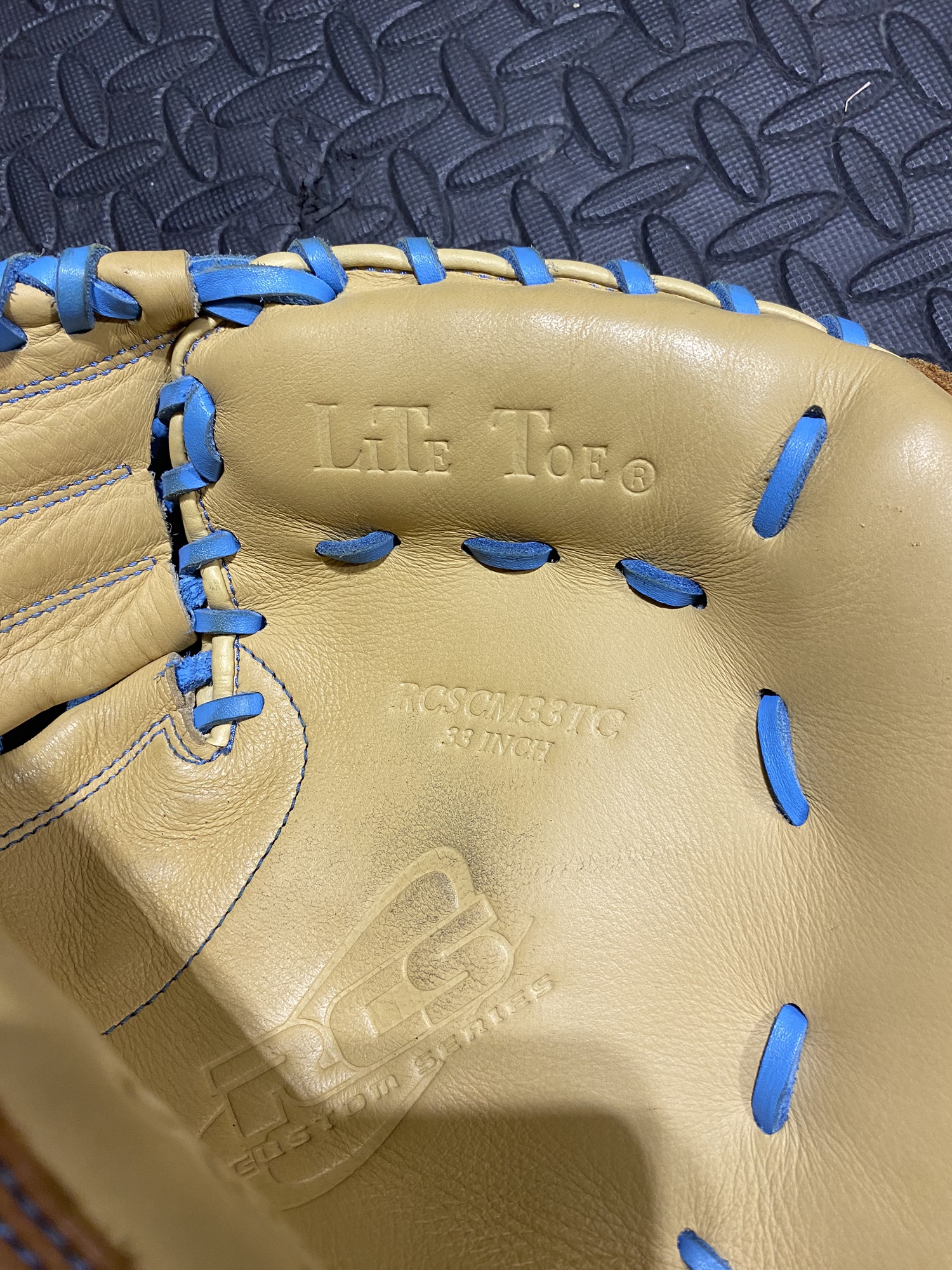 Rawlings RCS 33in catchers mitt. SidelineSwap