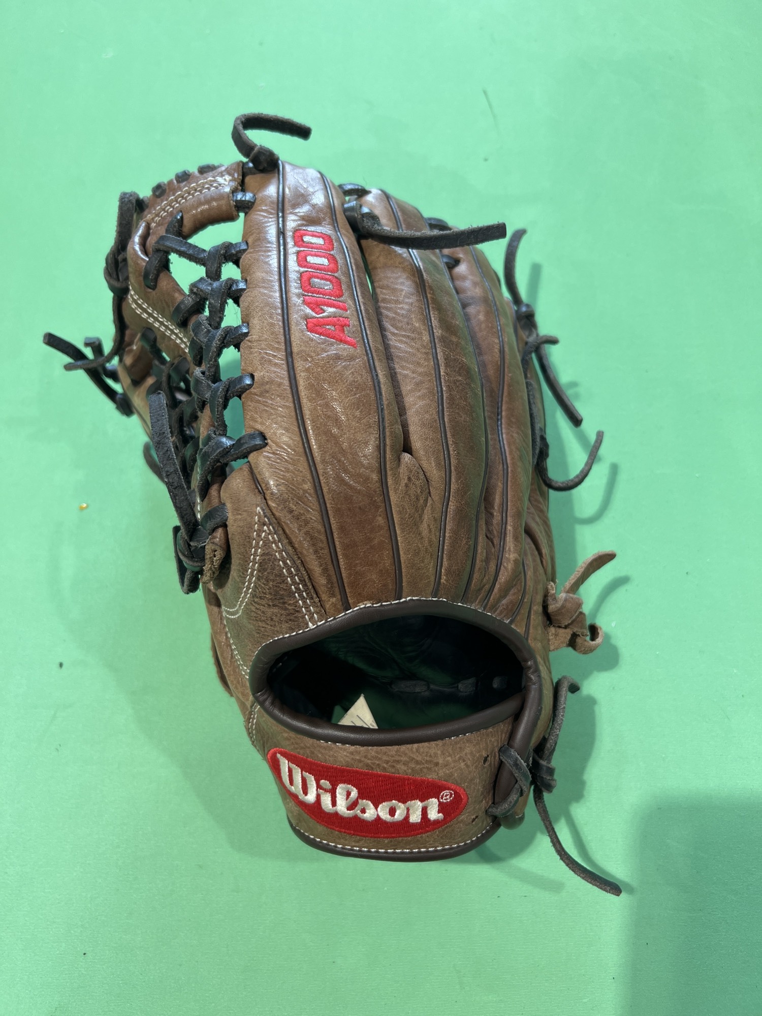 Used Wilson A1000 Left Hand Throw Outfield Baseball Glove 12.5