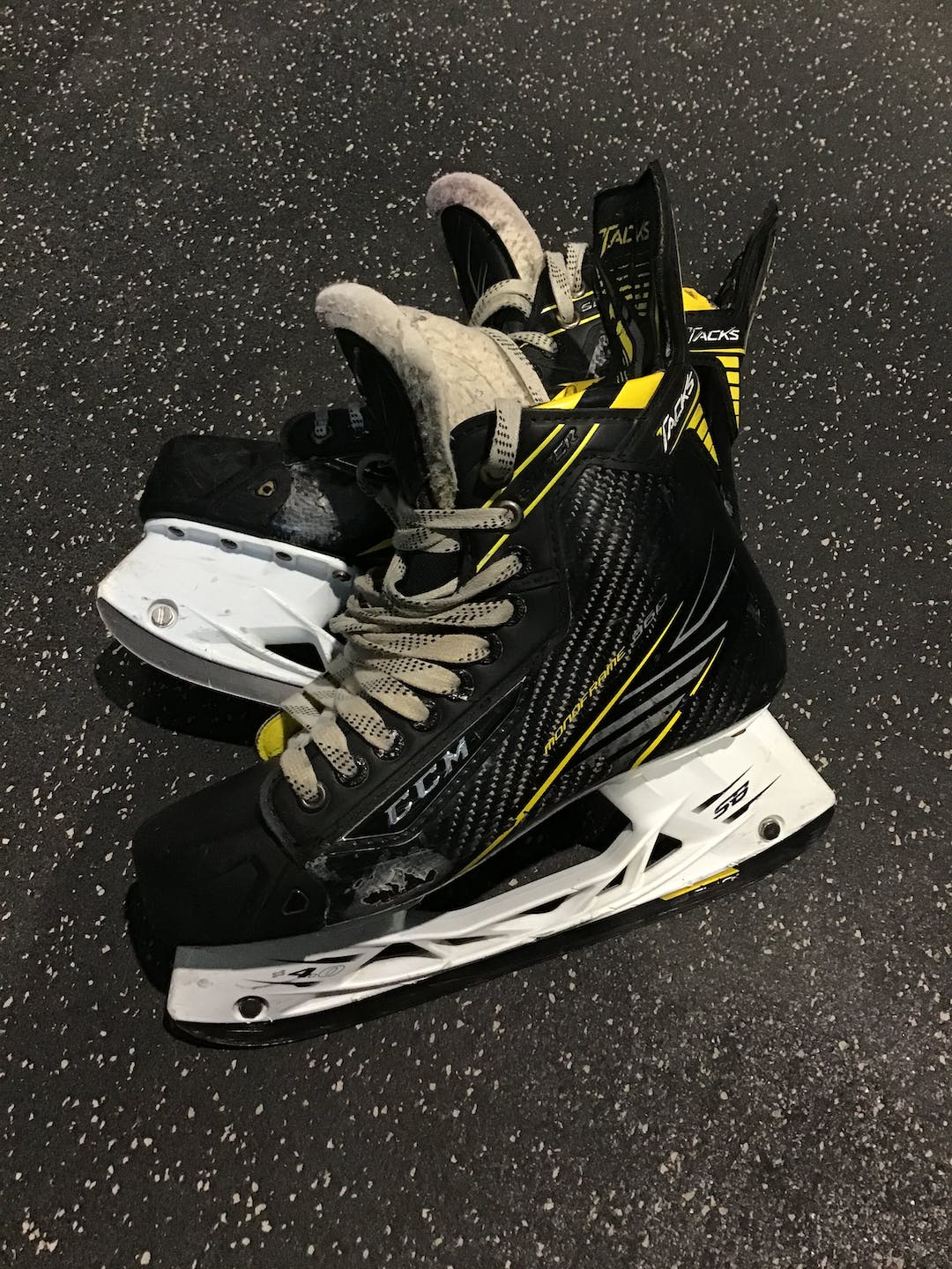 Used Ccm Super Tacks Monoframe 360 Senior 7.5 Ice Hockey Skates