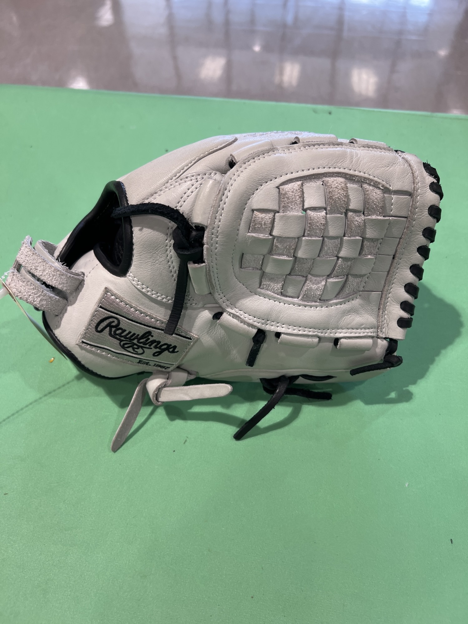 Used Rawlings Gg elite Right Hand Throw Softball Glove 12" SidelineSwap
