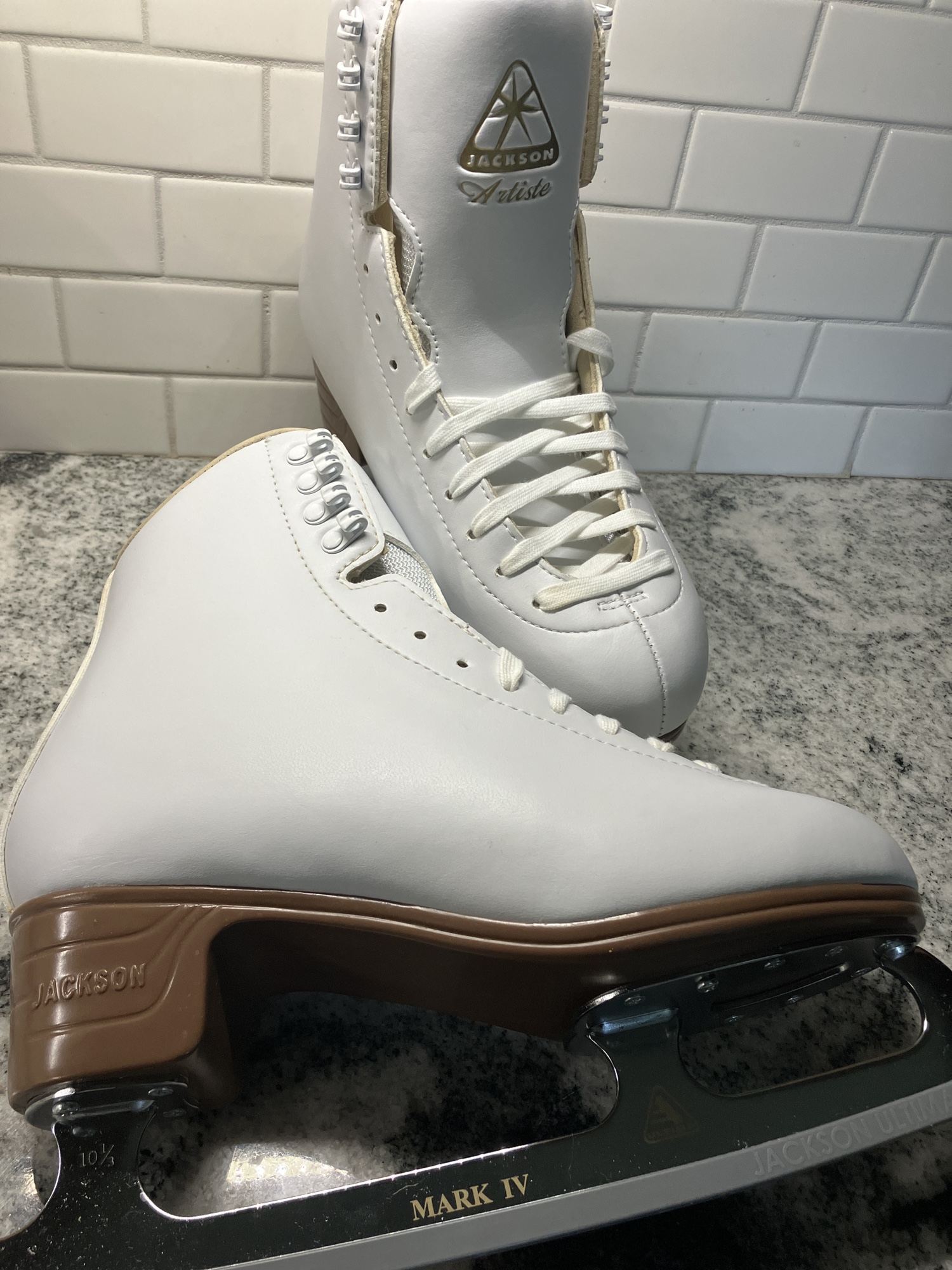 New Jackson Ultima Size 9 Figure Skates SidelineSwap
