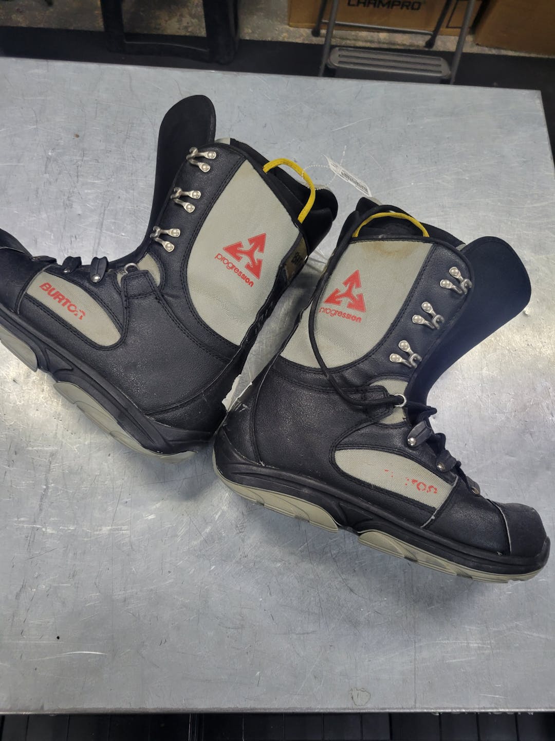 Used Burton Progression Senior 11.5 Men's Snowboard Boots SidelineSwap