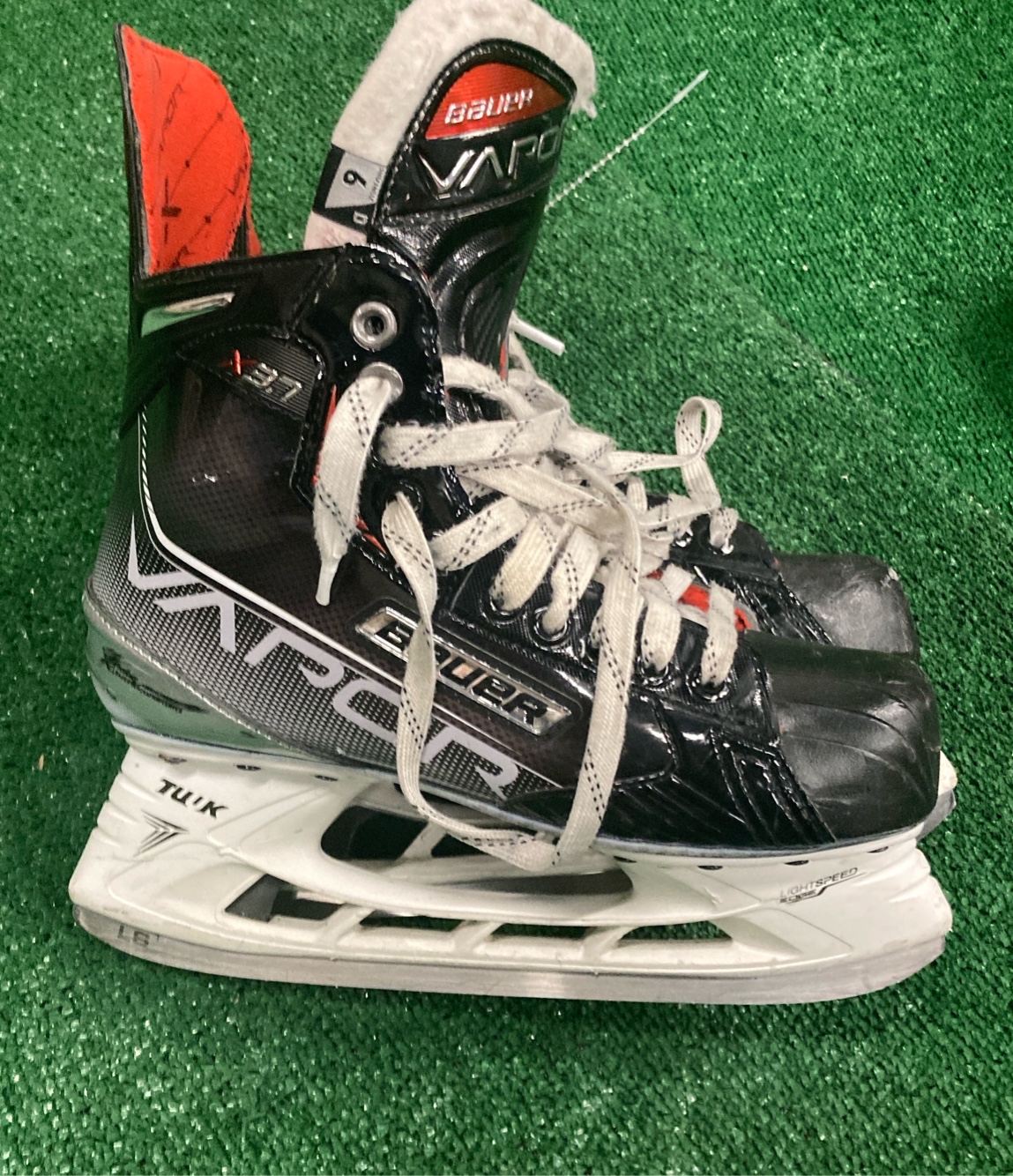 Intermediate Used Bauer Vapor X3.7 Hockey Skates D&R (Regular) 6.0 SidelineSwap