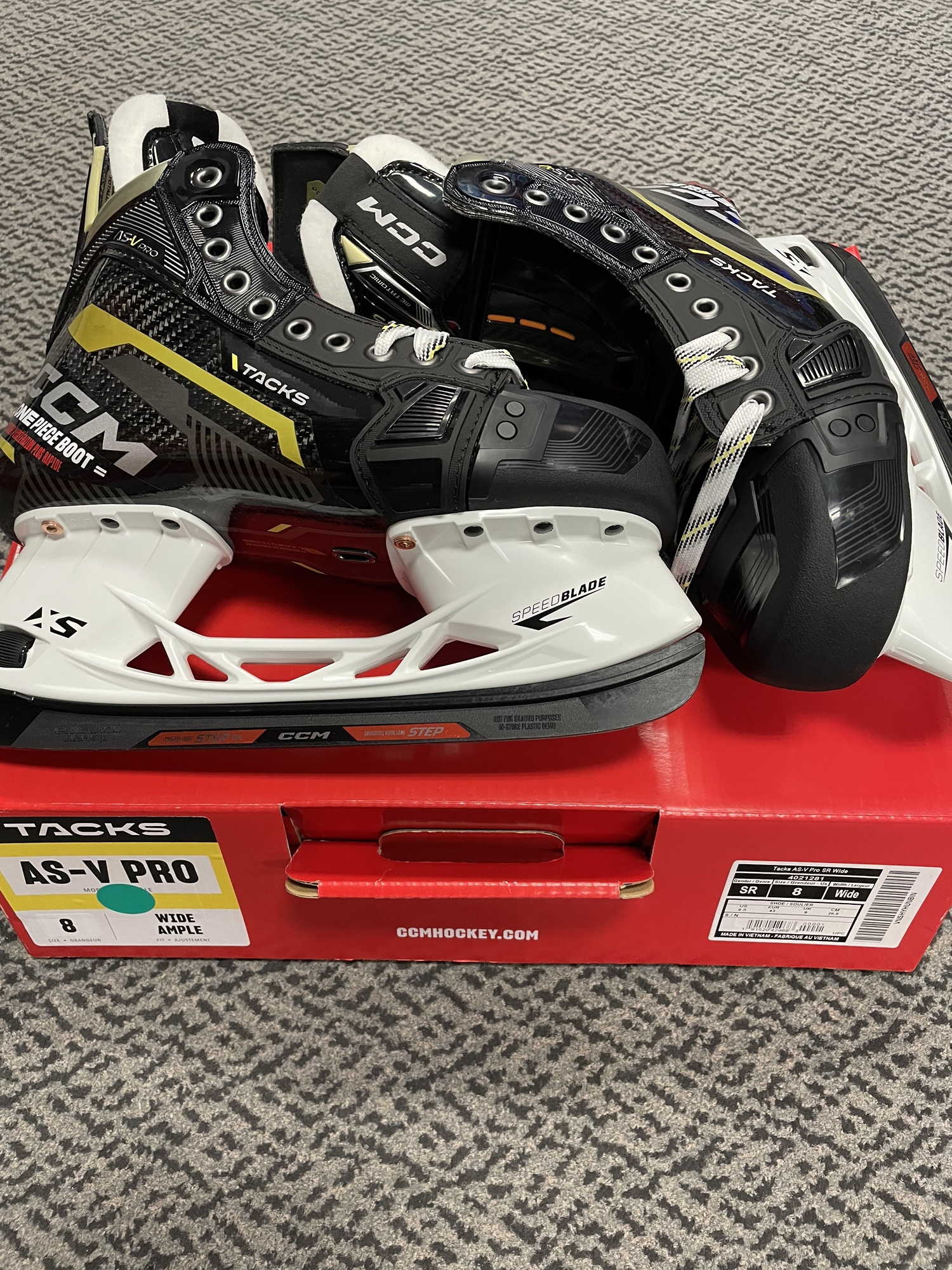 CCM Tacks ASV Pro size 8 Wide skates SidelineSwap