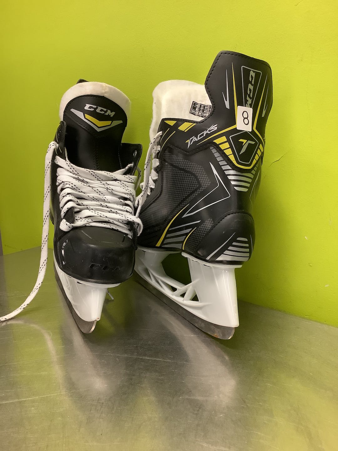 Used Ccm Tacks 2092 Senior 8 Ice Hockey Skates SidelineSwap