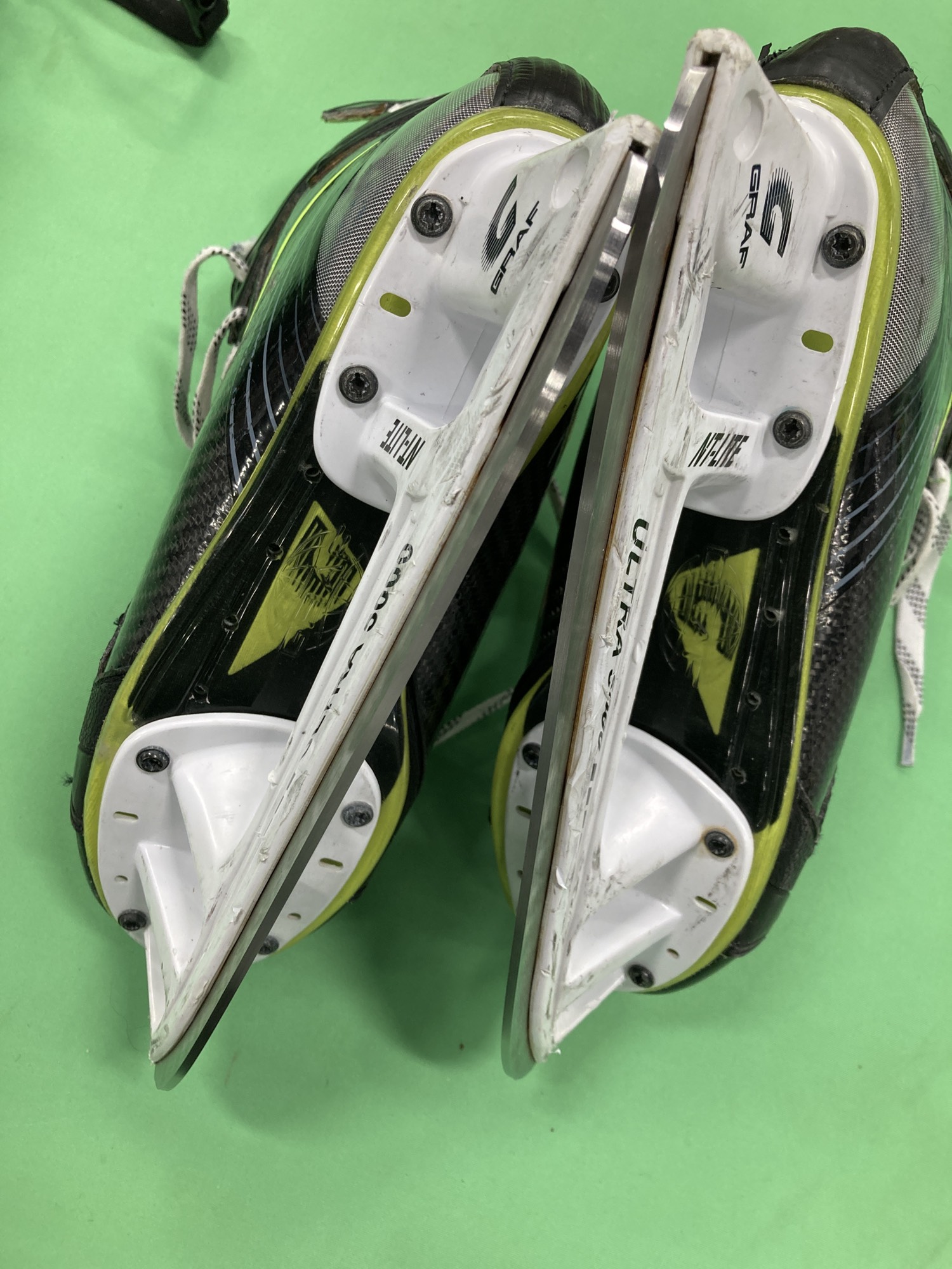 Used Senior Graf Ultra 9035 Hockey Skates 8.0 SidelineSwap