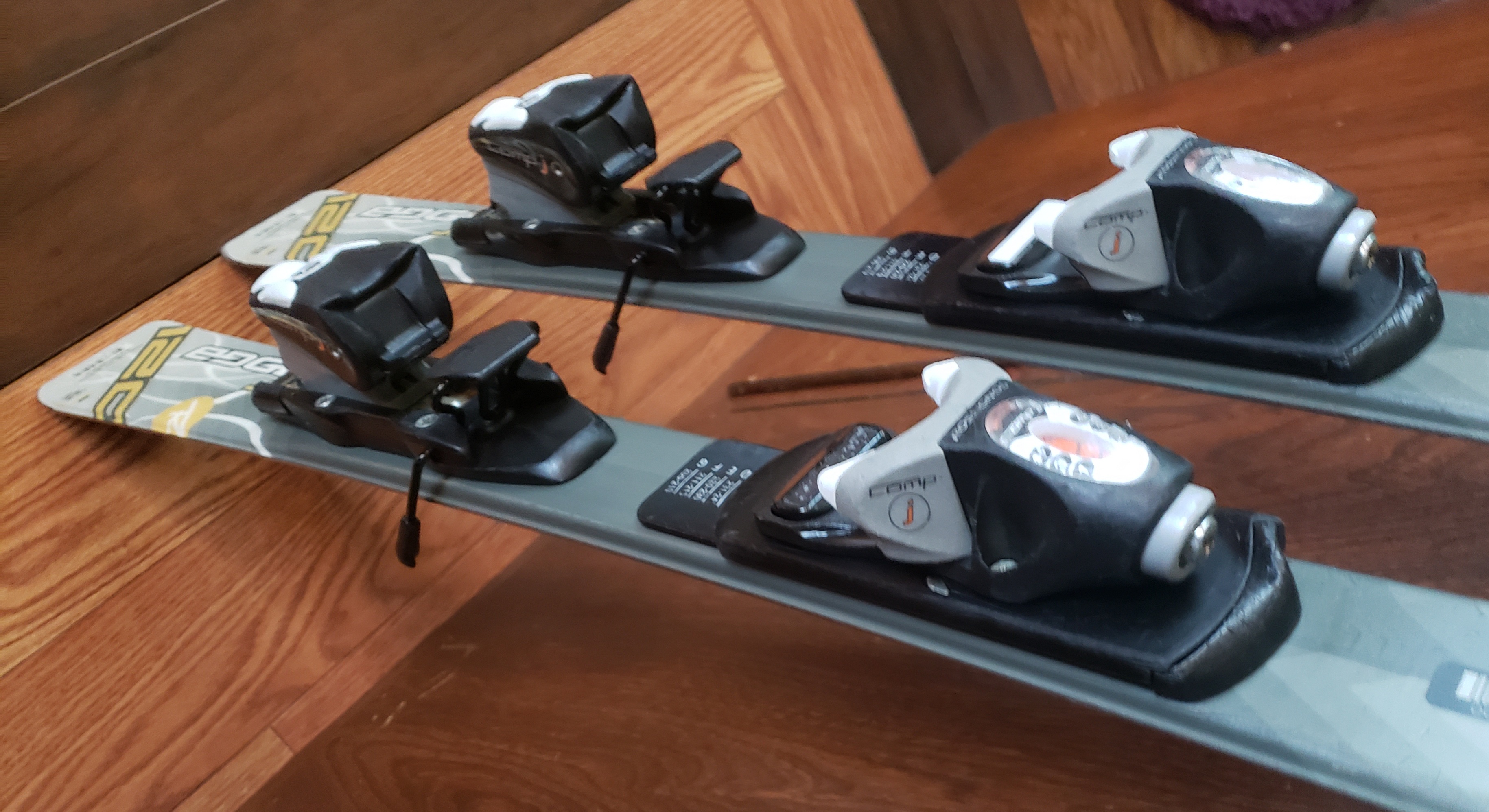 KIDS 120cm ROSSIGNOL EDGE JR. SKIS w/JR. Rossignol COMP J Easy Adjust