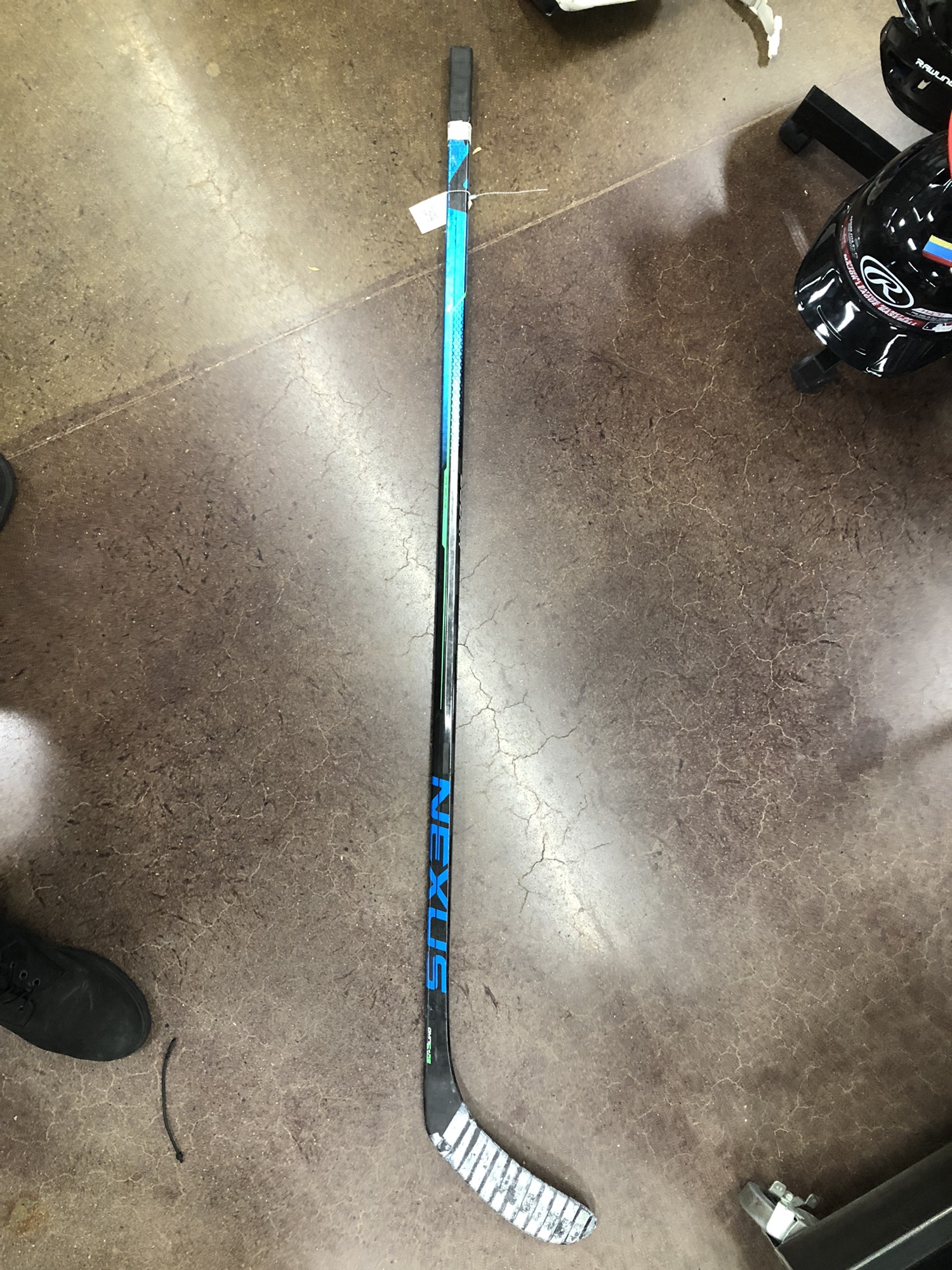 Used Intermediate Bauer Nexus Geo Right Hockey Stick P28 SidelineSwap