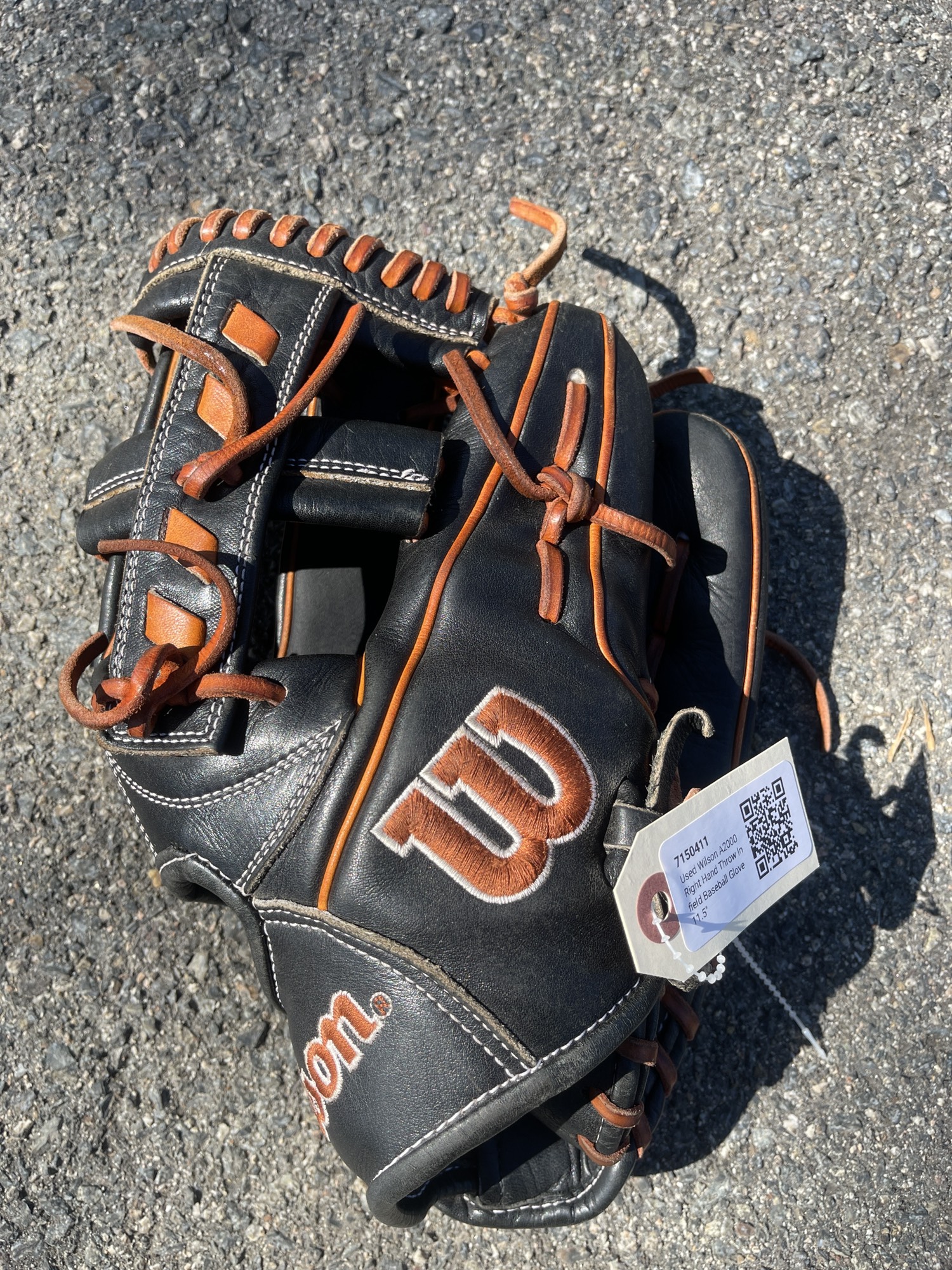 Used Wilson A2000 Right Hand Throw Infield Baseball Glove 11.5