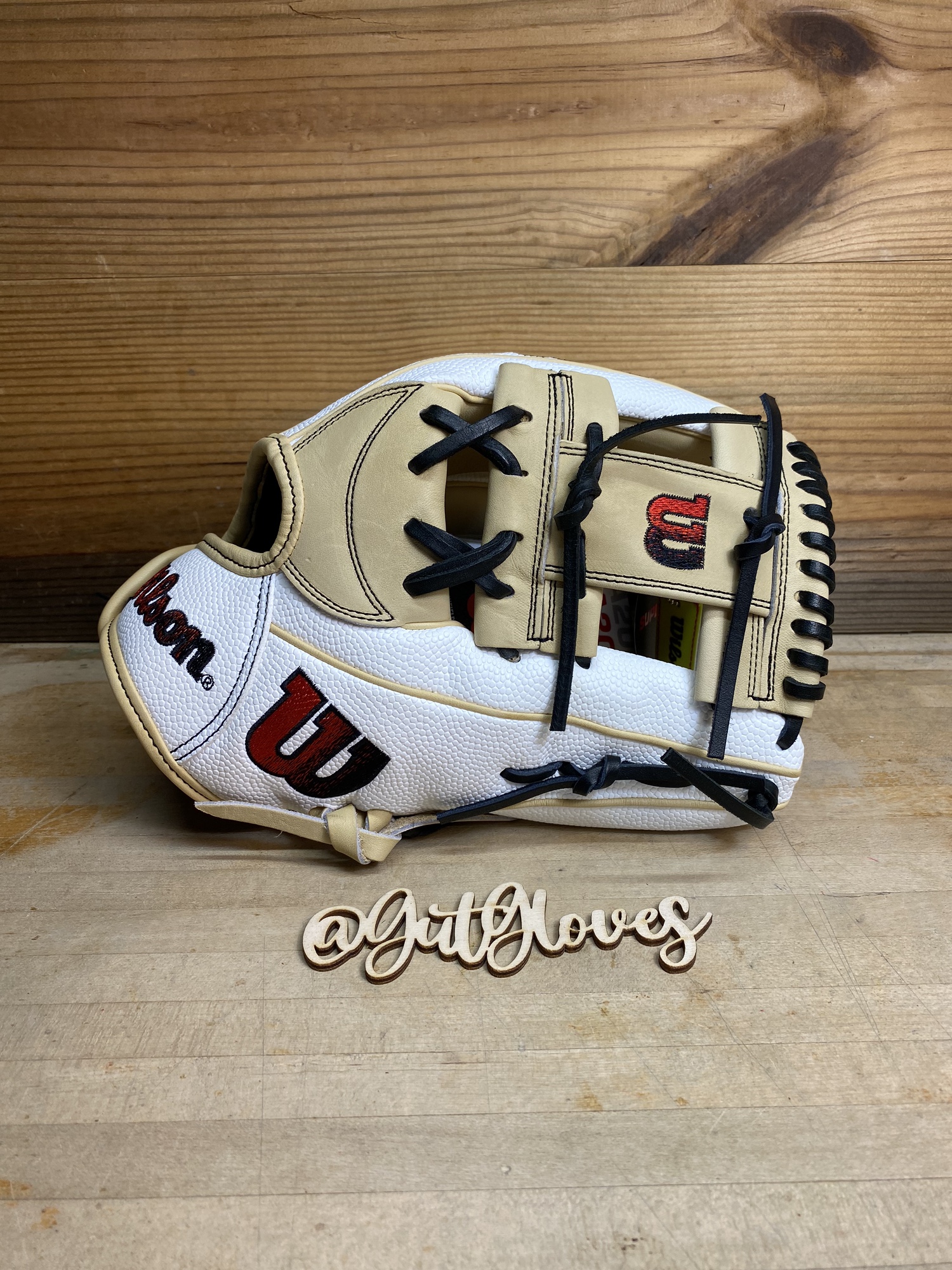 New Infield 12" Wilson A2000 Softball Glove SidelineSwap