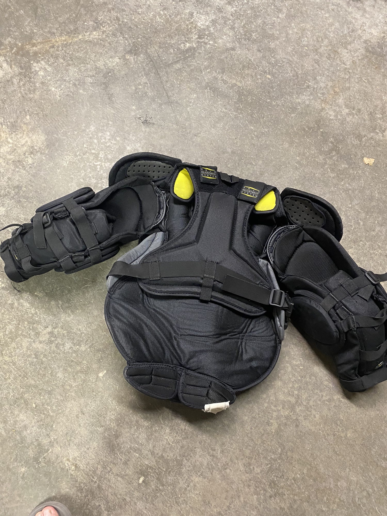 Bauer Supreme S29 Intermediate L Goalie Chest And Arm Protector