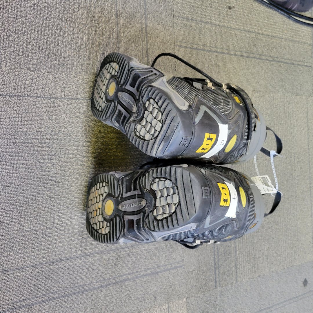 Used Dc Shoes Boots Senior 9 Men's Snowboard Boots SidelineSwap