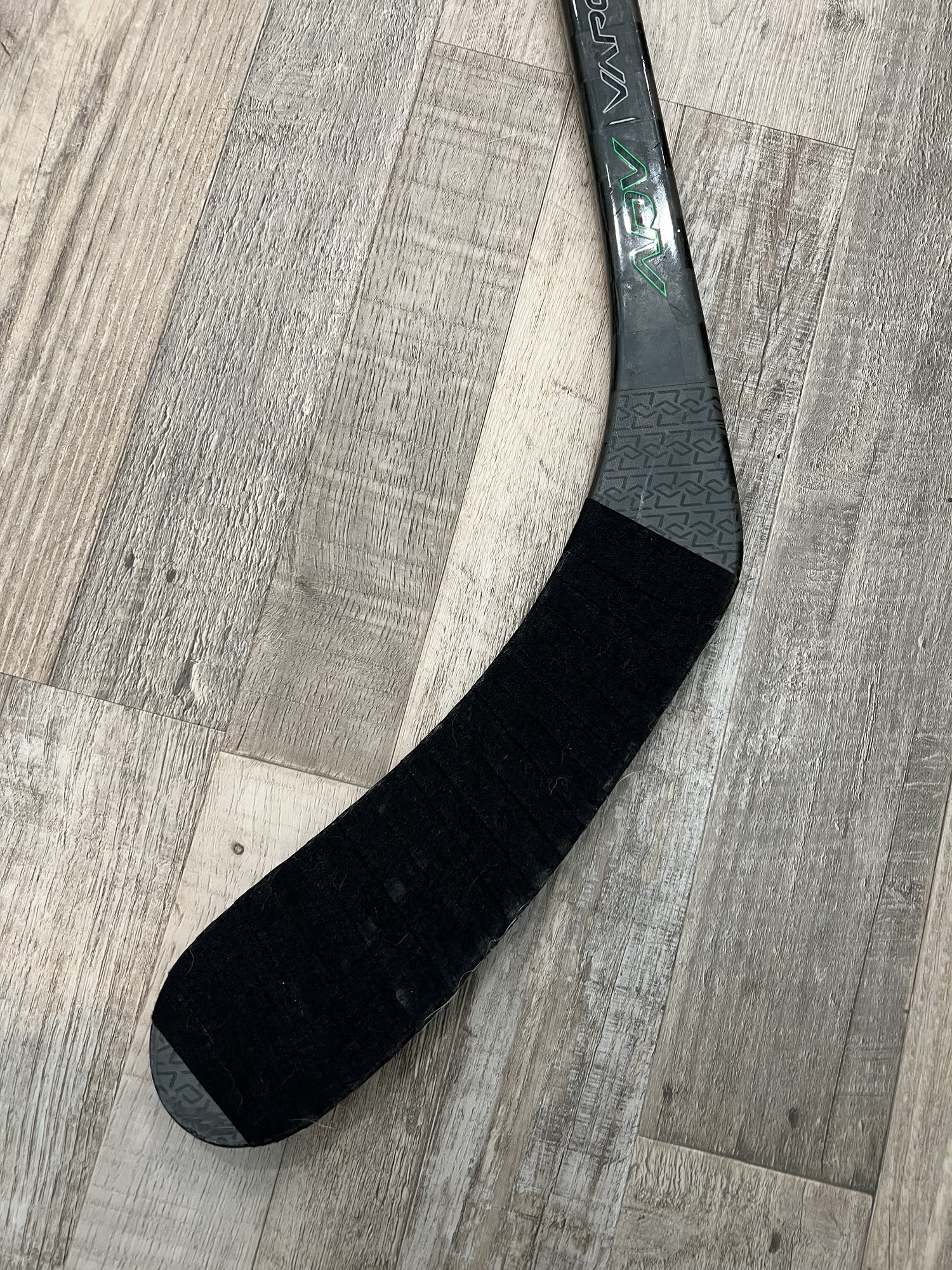 Used Senior Bauer Vapor ADV Right Hockey Stick P91A Retail SidelineSwap