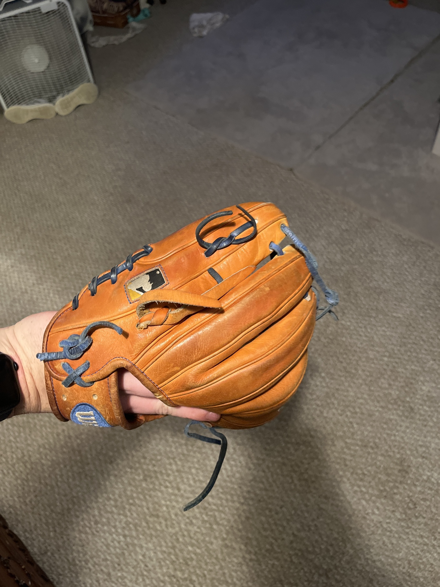 Used Infield 11.5" A2000 1789 Baseball Glove SidelineSwap