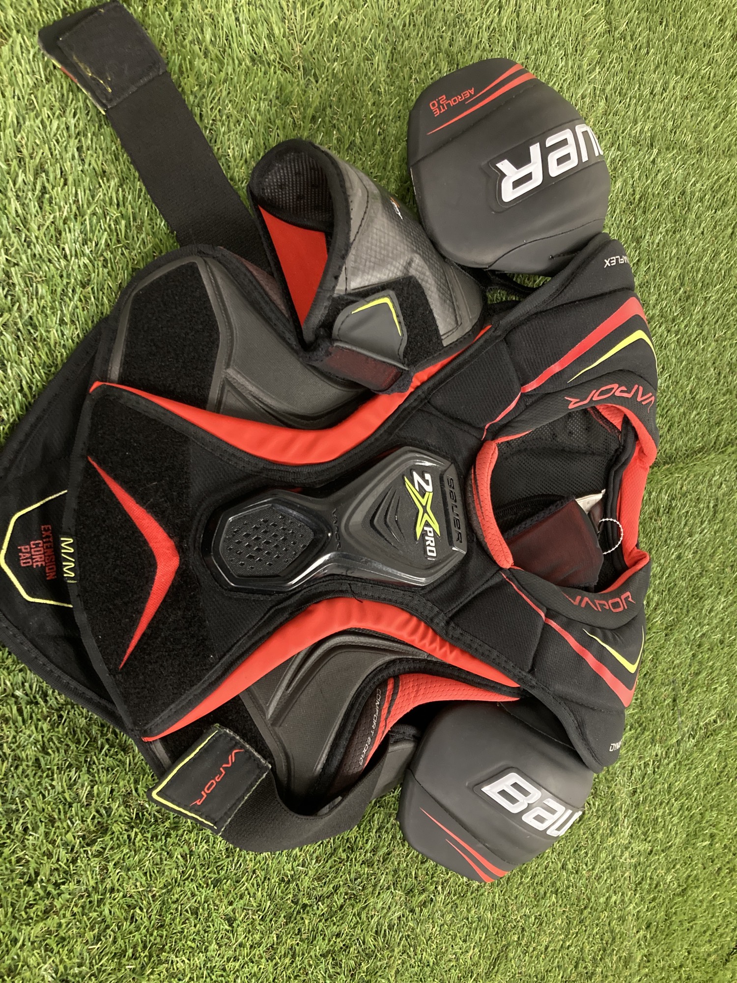 Senior Used Medium Bauer Vapor 2x pro Shoulder Pads SidelineSwap