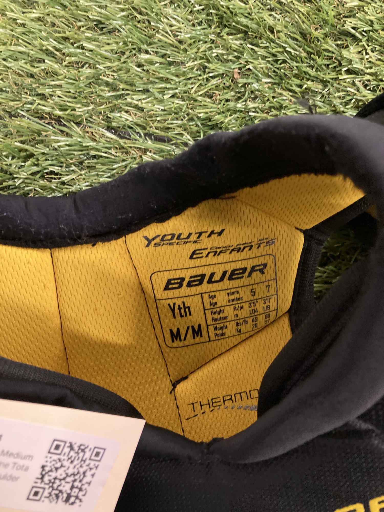 Youth Used Medium Bauer Supreme TotalOne MX3 Shoulder Pads SidelineSwap