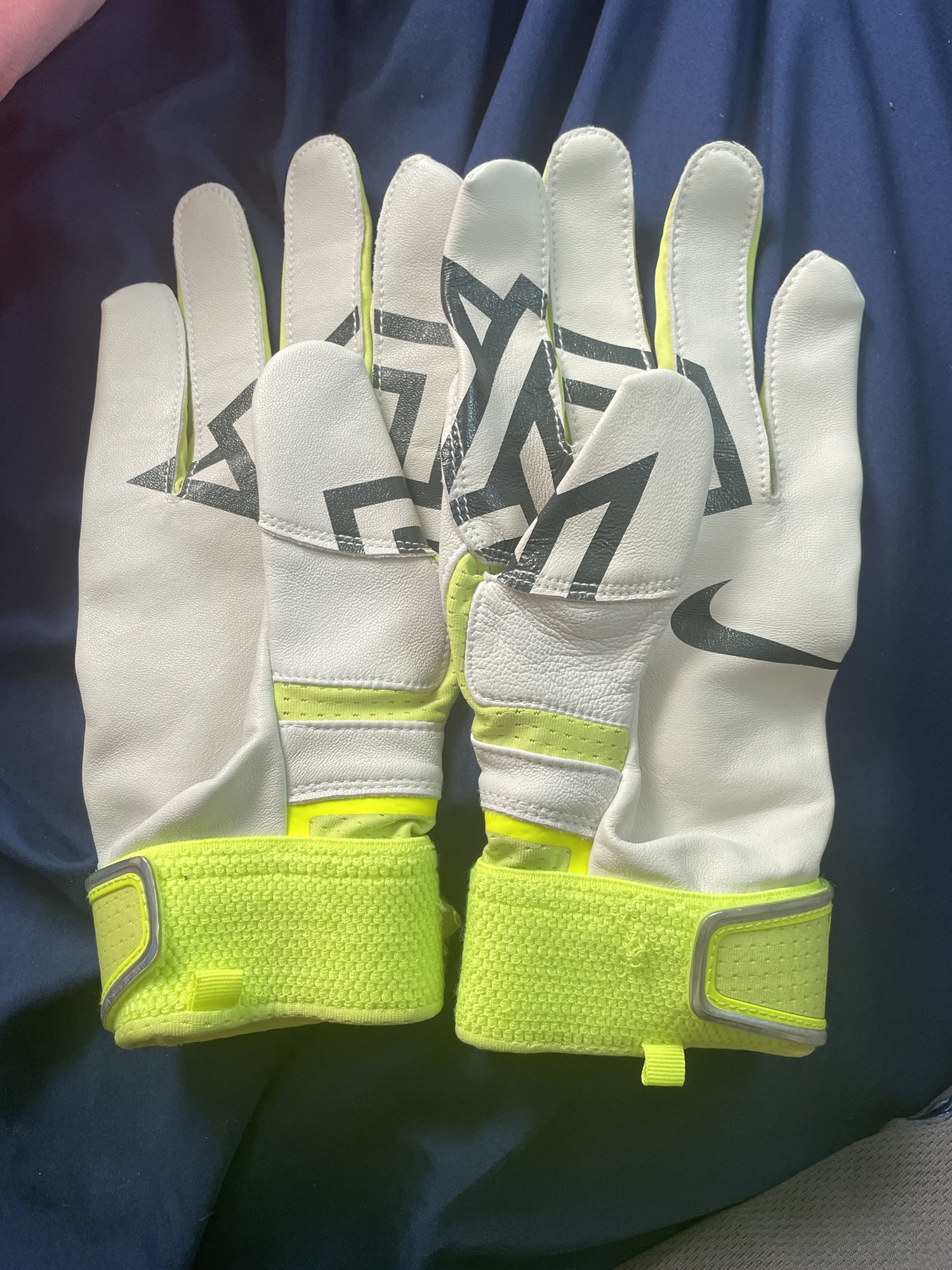 New Large Nike MVP Batting Gloves SidelineSwap