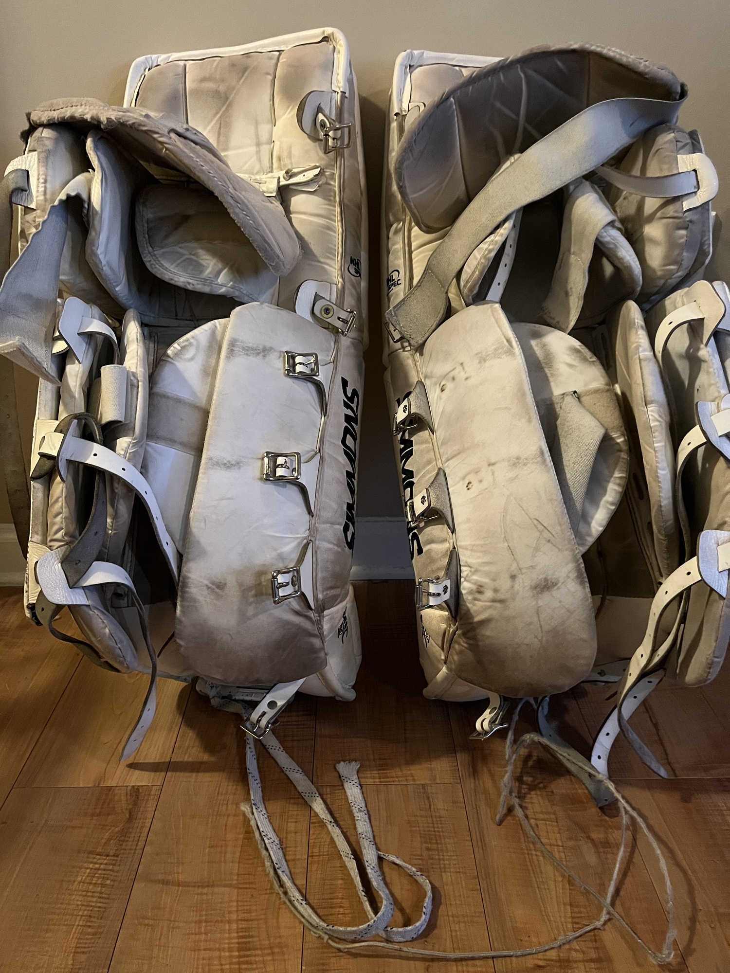 Simmons 586 Hybrid Goalie Pads 32” + 2” SidelineSwap