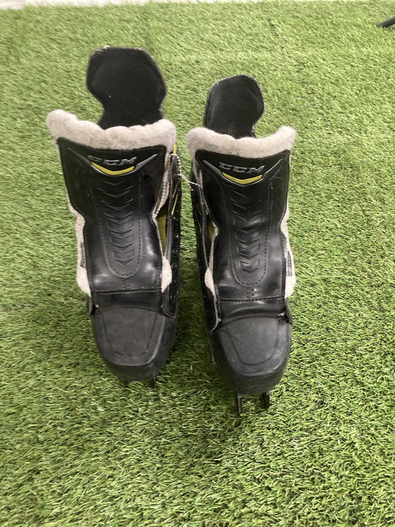 Used CCM Inline Skates D&R (Regular) 5.0 SidelineSwap