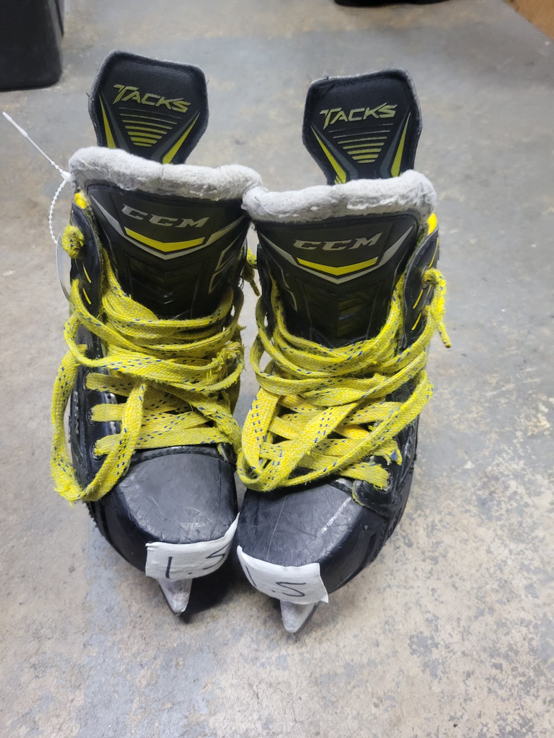 Used Ccm Tacks Classic Pro + Junior 01.5 Ice Hockey Skates SidelineSwap
