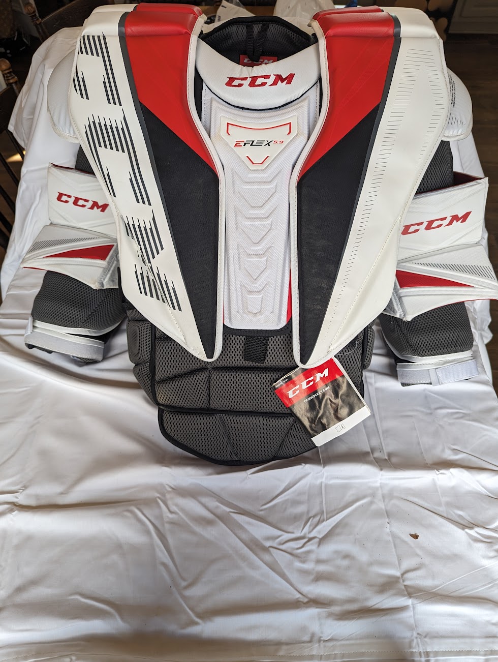 New Medium CCM Eflex 5.9 Goalie Chest Protector SidelineSwap