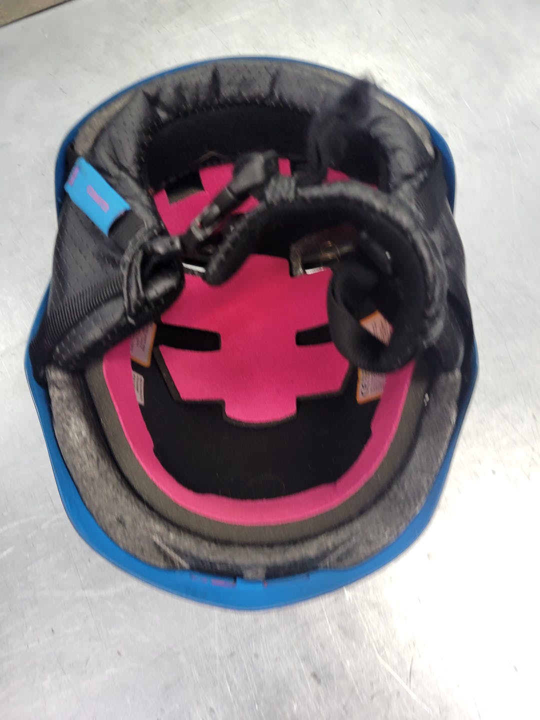Used Giro Revolver Md Ski Helmets SidelineSwap