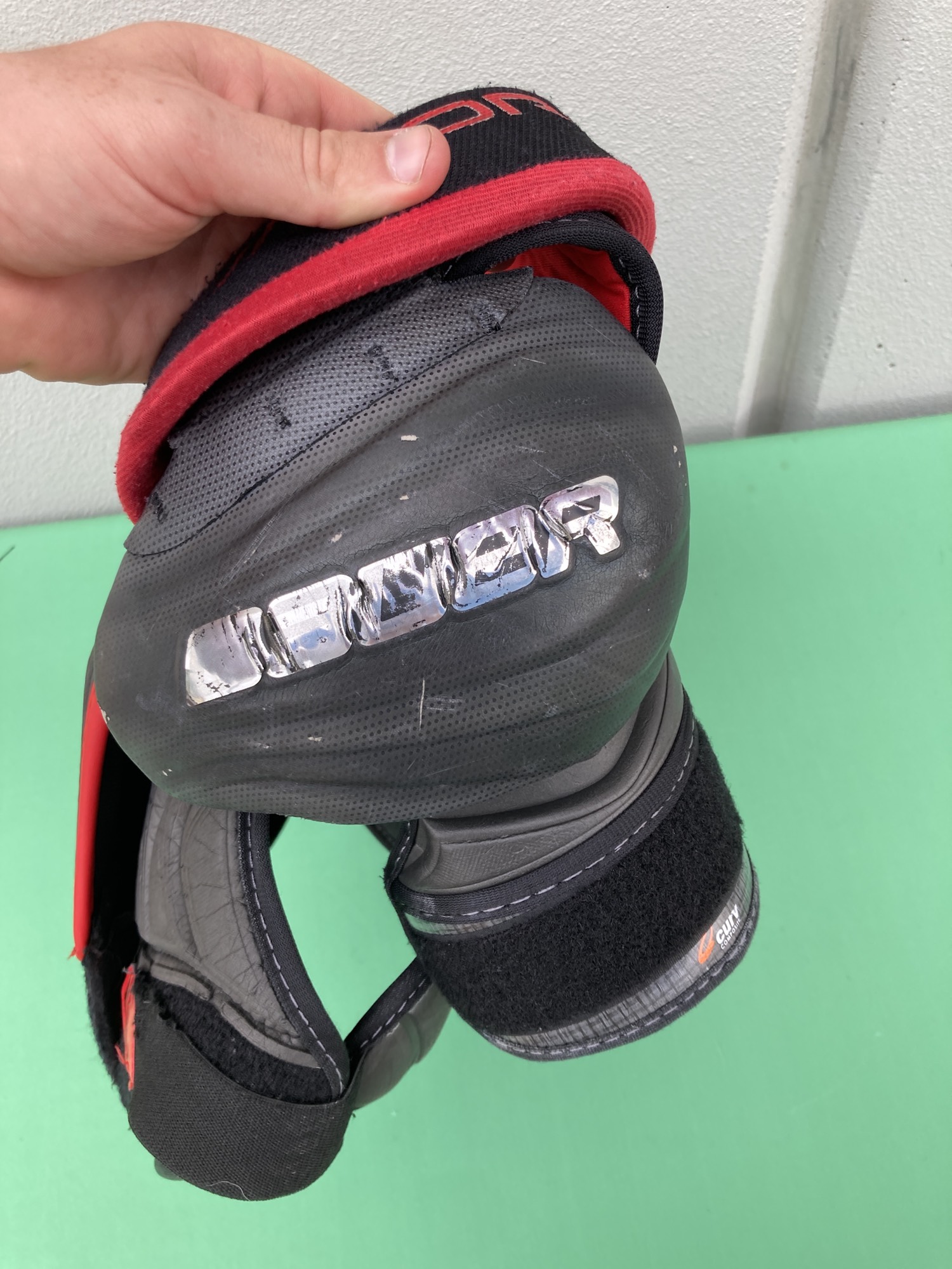 Junior Used Medium Bauer Vapor 1X Lite Shoulder Pads SidelineSwap