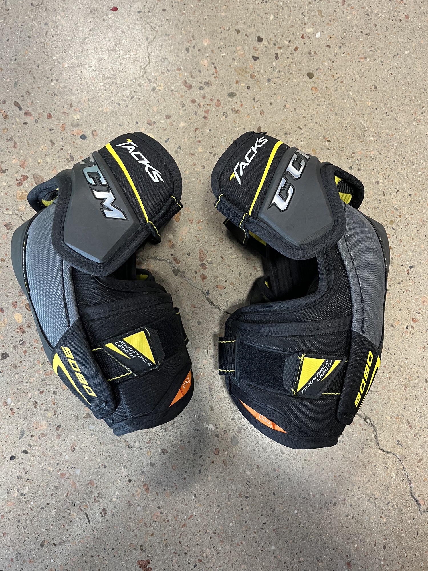 Senior Used Large CCM Tacks 9080 Elbow Pads SidelineSwap