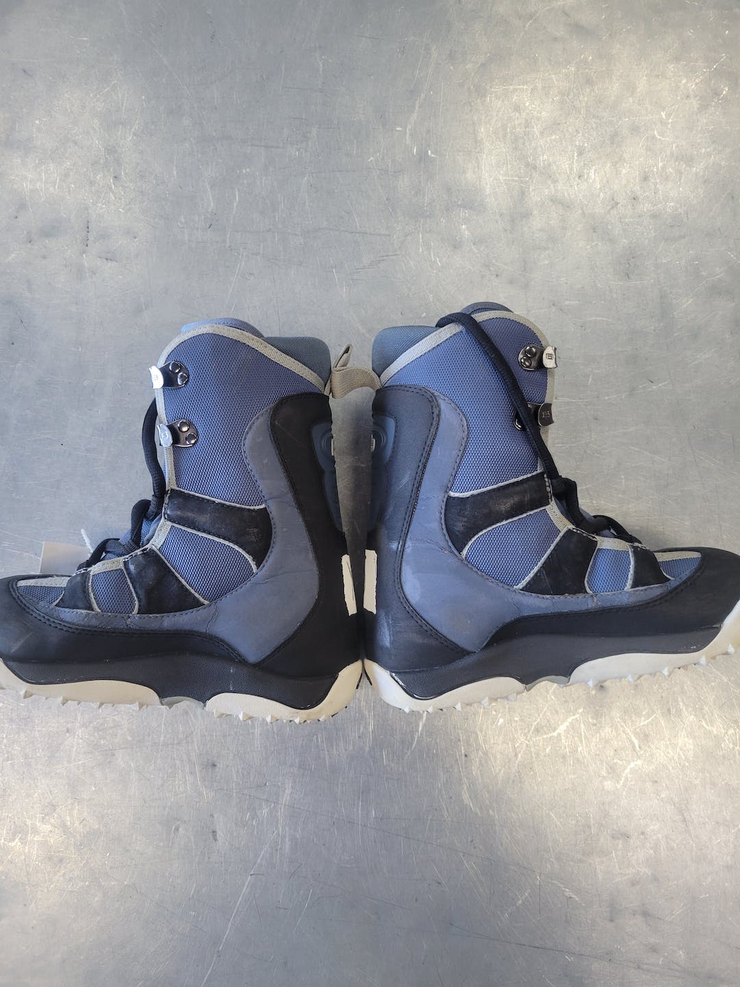 Used Burton Freestyle Junior 05 Boys' Snowboard Boots SidelineSwap
