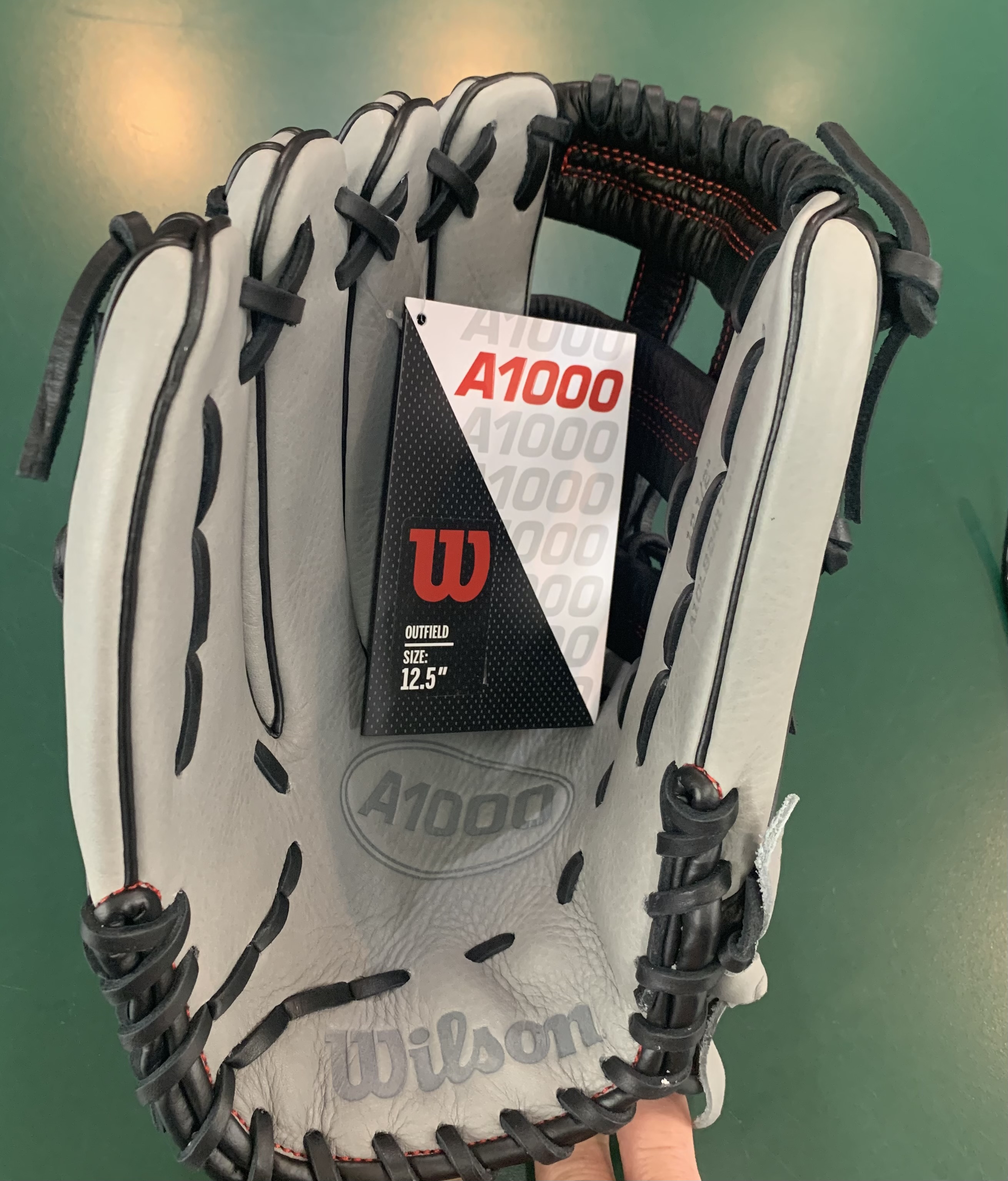 New 2023 Wilson Left Hand Throw Outfield A1000 Baseball Glove 12.5