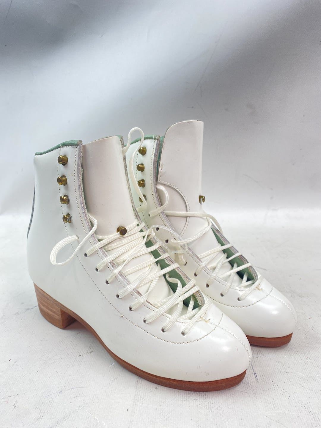 Used Gam Figure Skates Senior 7 B N Narrow Ice Skates Womens Figure