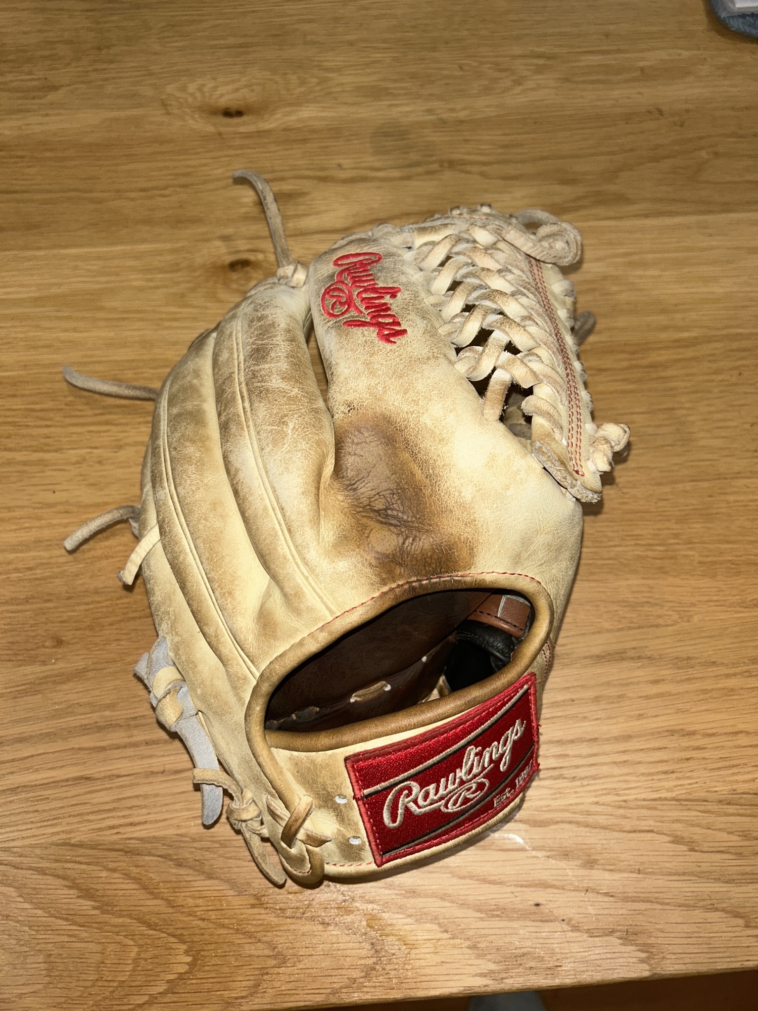 Pitcher's 11.75" Heart of the Hide Baseball Glove SidelineSwap