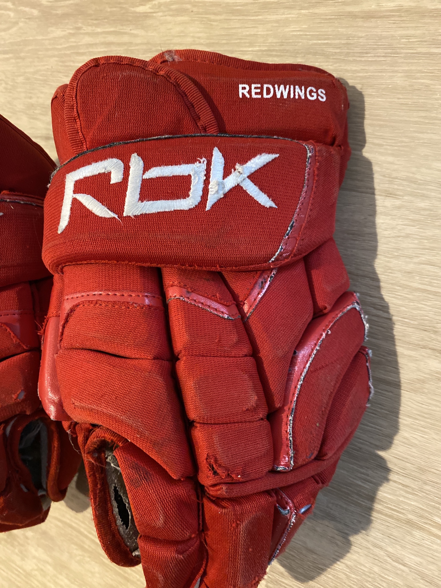 Used Reebok 14" Detroit Red Wings Pro Stock Gloves SidelineSwap