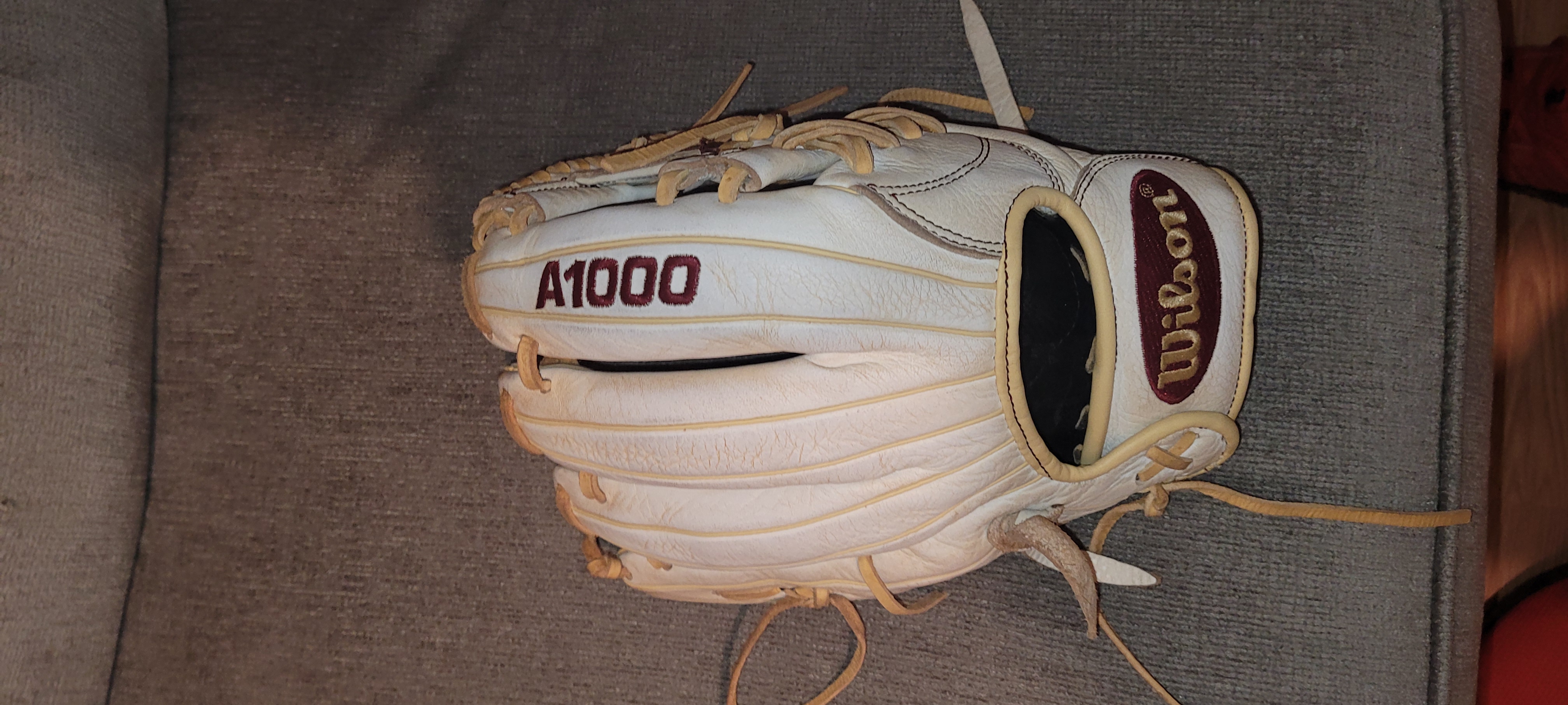 Wilson A1000 Right Hand Throw Softball Glove 11.75" SidelineSwap